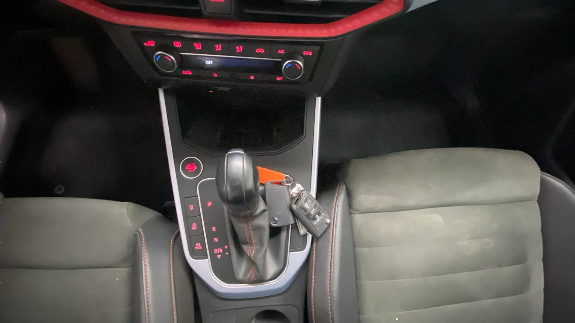 SEAT Arona 1.5 TSI DSG FR - foto 17