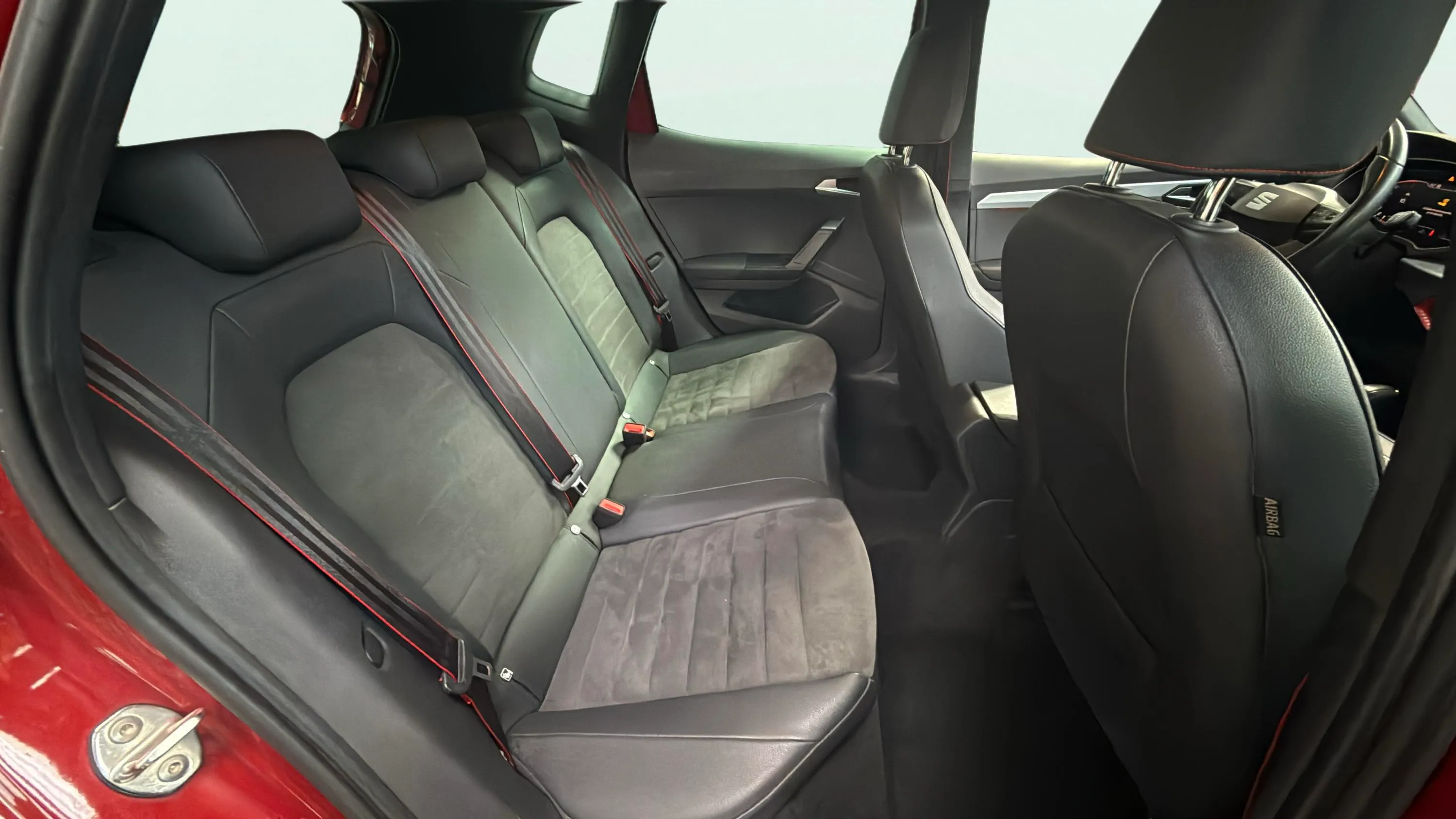 SEAT Arona 1.5 TSI DSG FR - foto 19