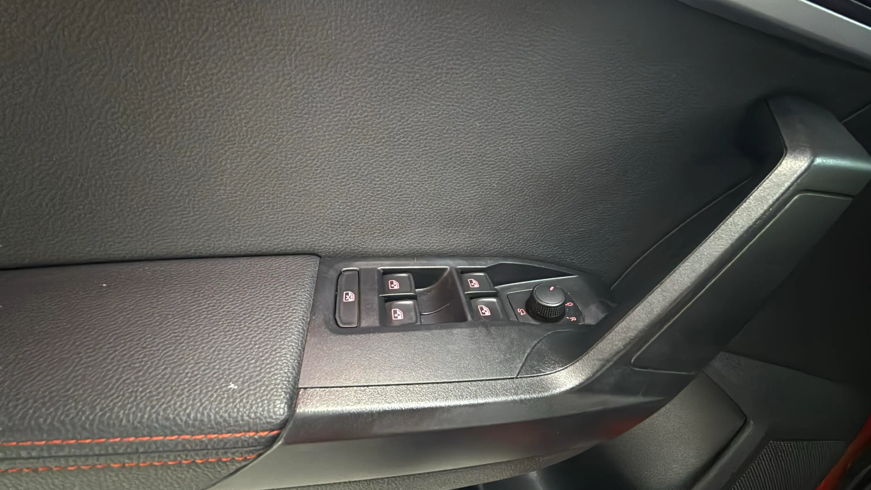 SEAT Arona 1.5 TSI DSG FR - foto 28