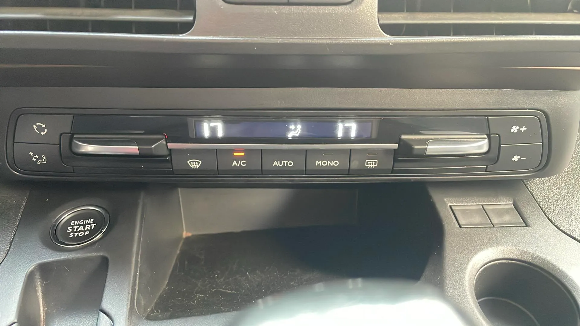 Peugeot Rifter Allure BlueHDi 100 - foto 19