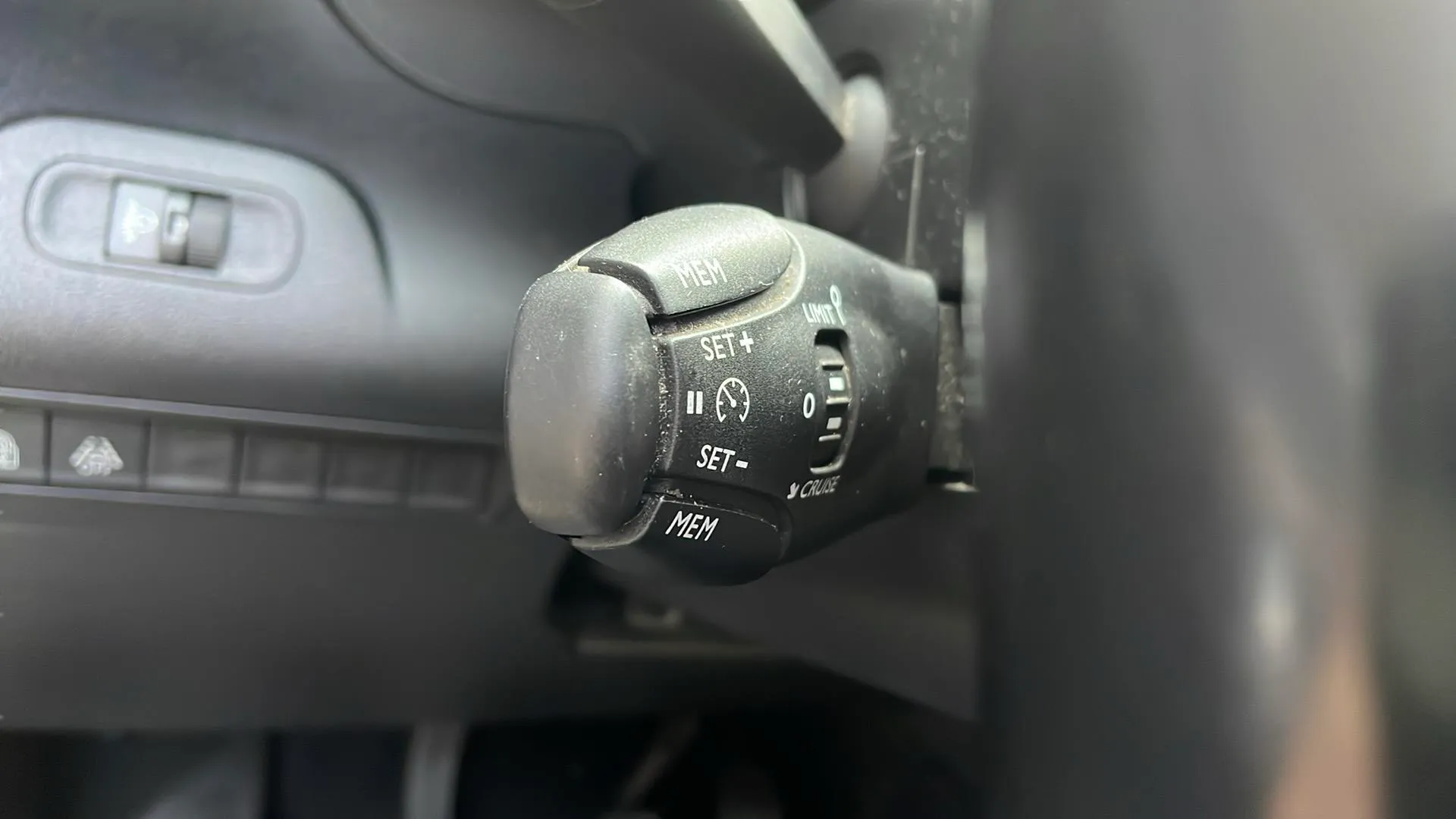 Peugeot Rifter Allure BlueHDi 100 - foto 24