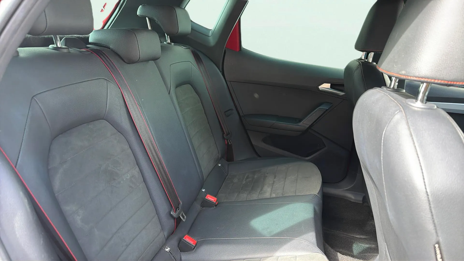 SEAT Arona 1.5 TSI DSG FR XL - foto 13