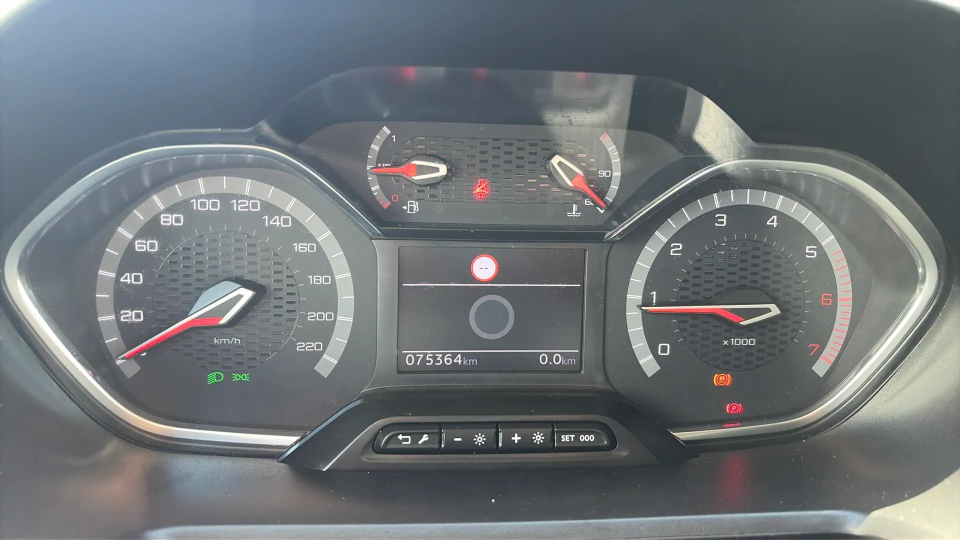 Peugeot Rifter Allure BlueHDi 100 - foto 11