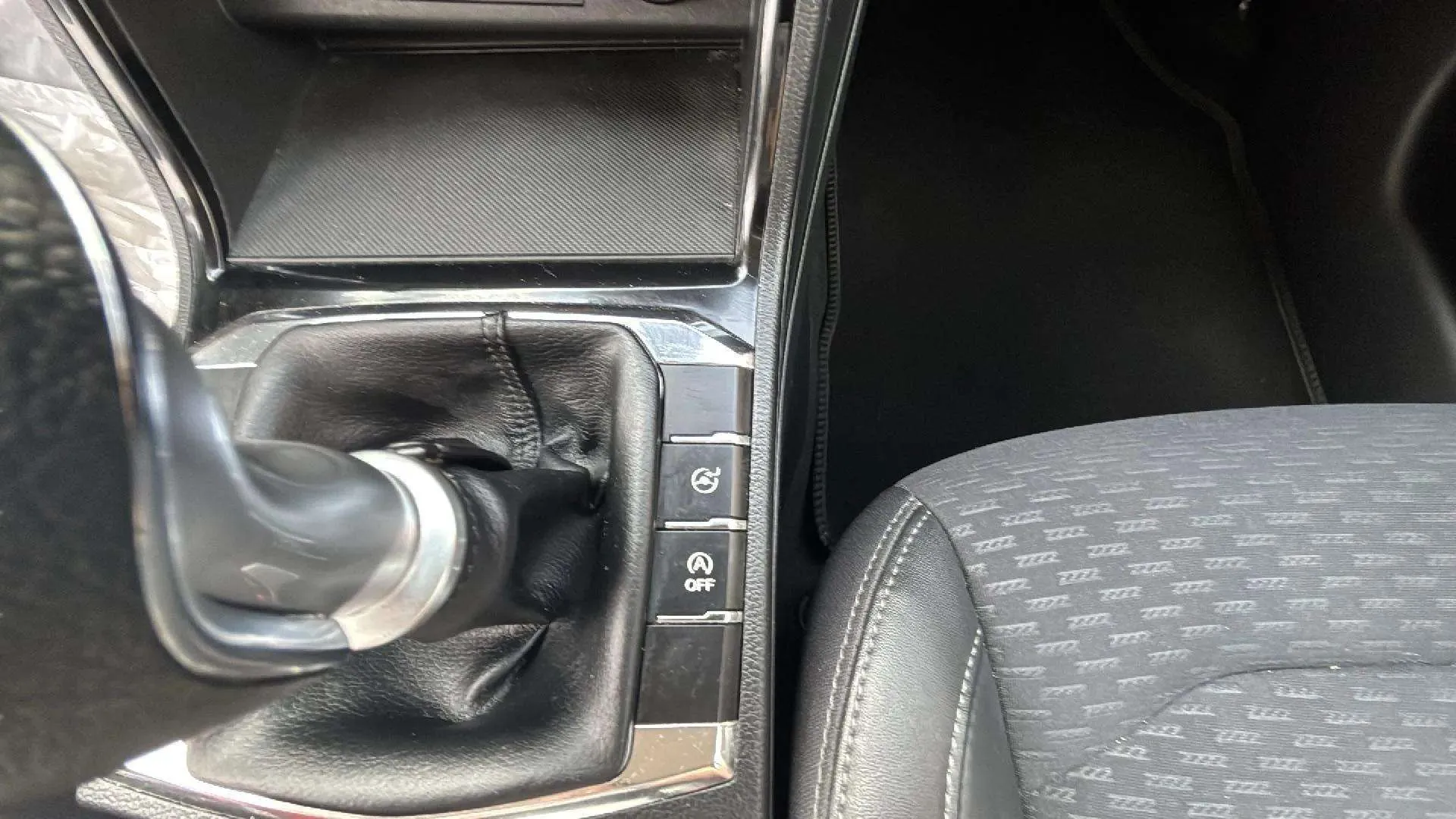 SsangYong Korando D16T Limited - foto 12
