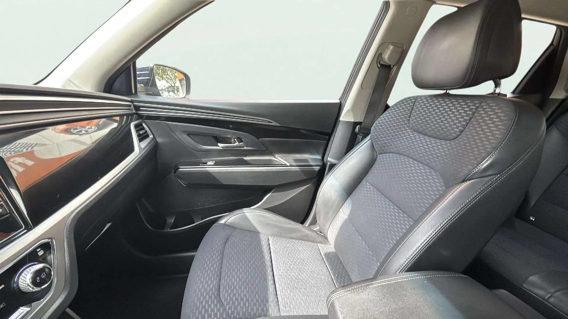 SsangYong Korando D16T Limited - foto 16
