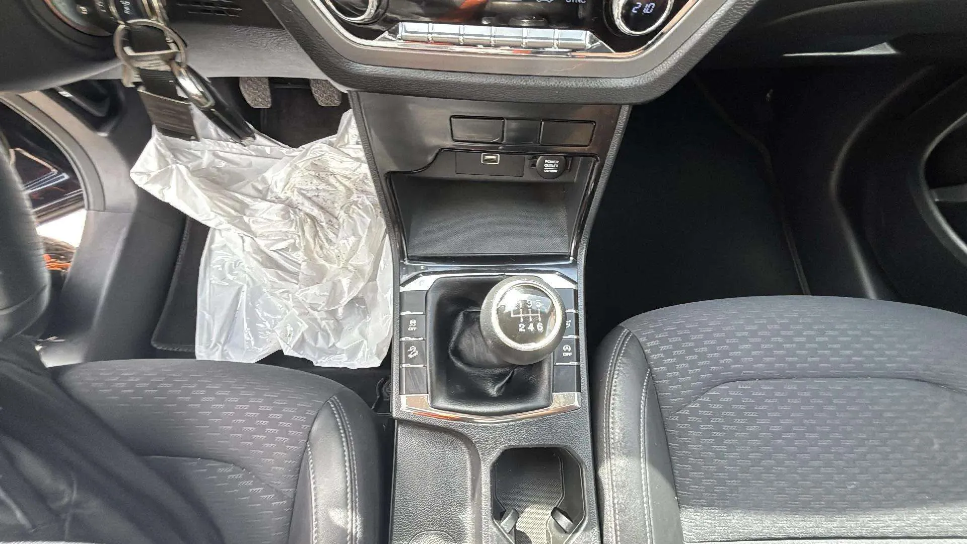 SsangYong Korando D16T Limited - foto 36