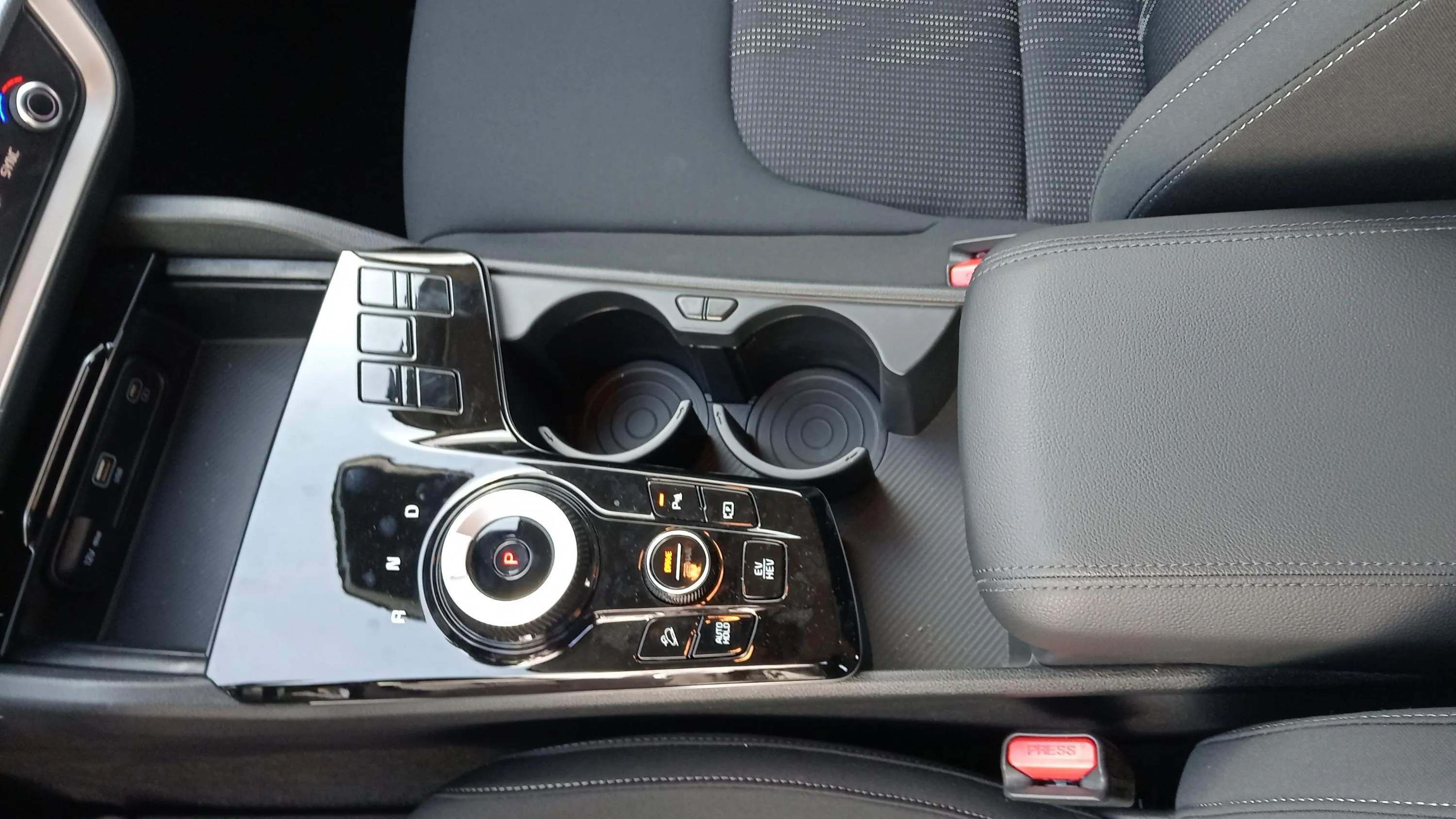 Kia Sportage 1.6 T-GDi PHEV Drive 4x4 - foto 27