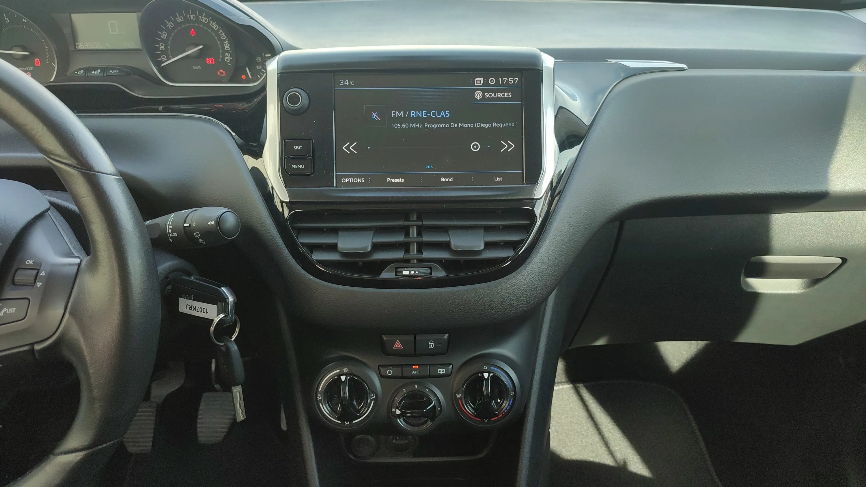 Peugeot 208 Signature 1.2L PureTech - foto 12