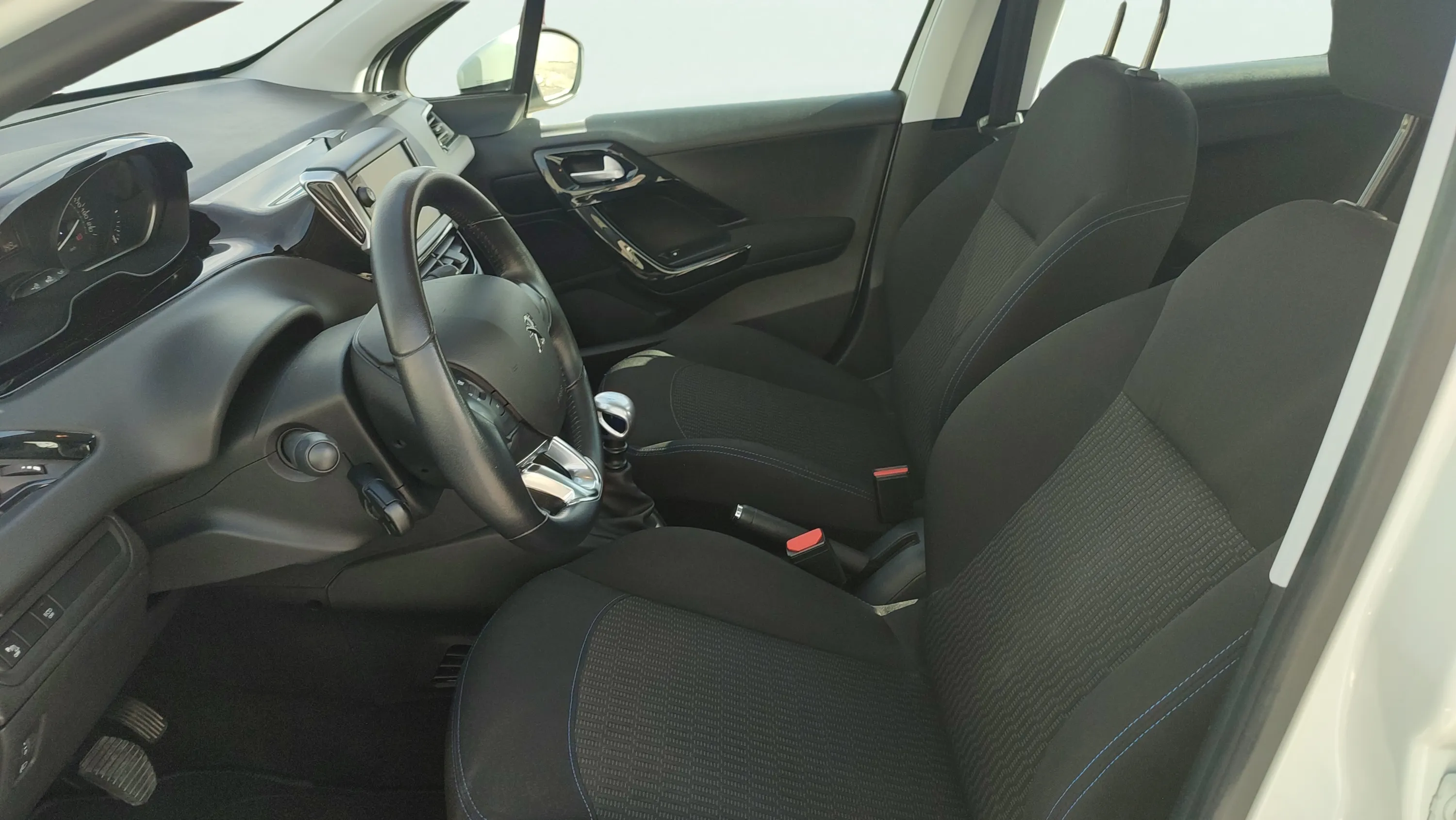 Peugeot 208 Signature 1.2L PureTech - foto 15