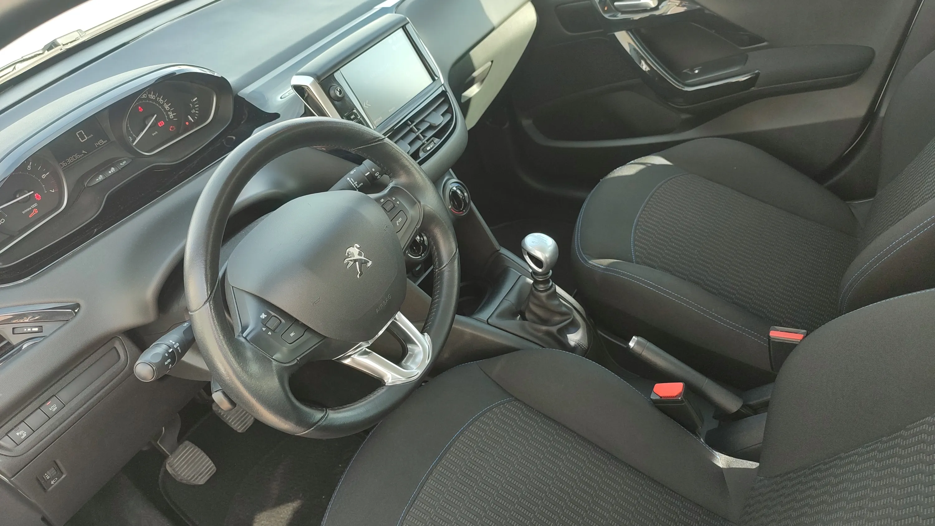 Peugeot 208 Signature 1.2L PureTech - foto 9