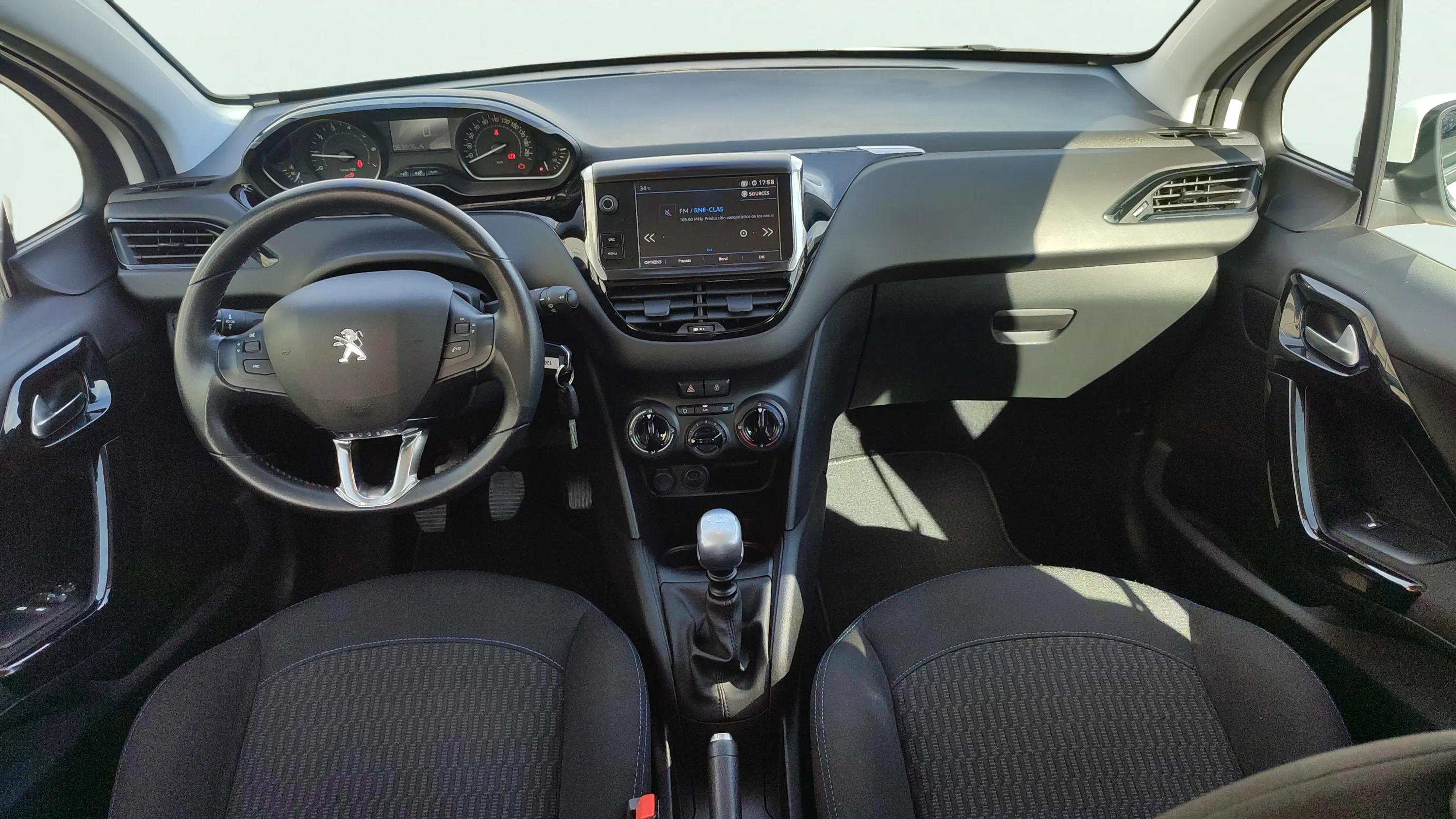 Peugeot 208 Signature 1.2L PureTech - foto 13