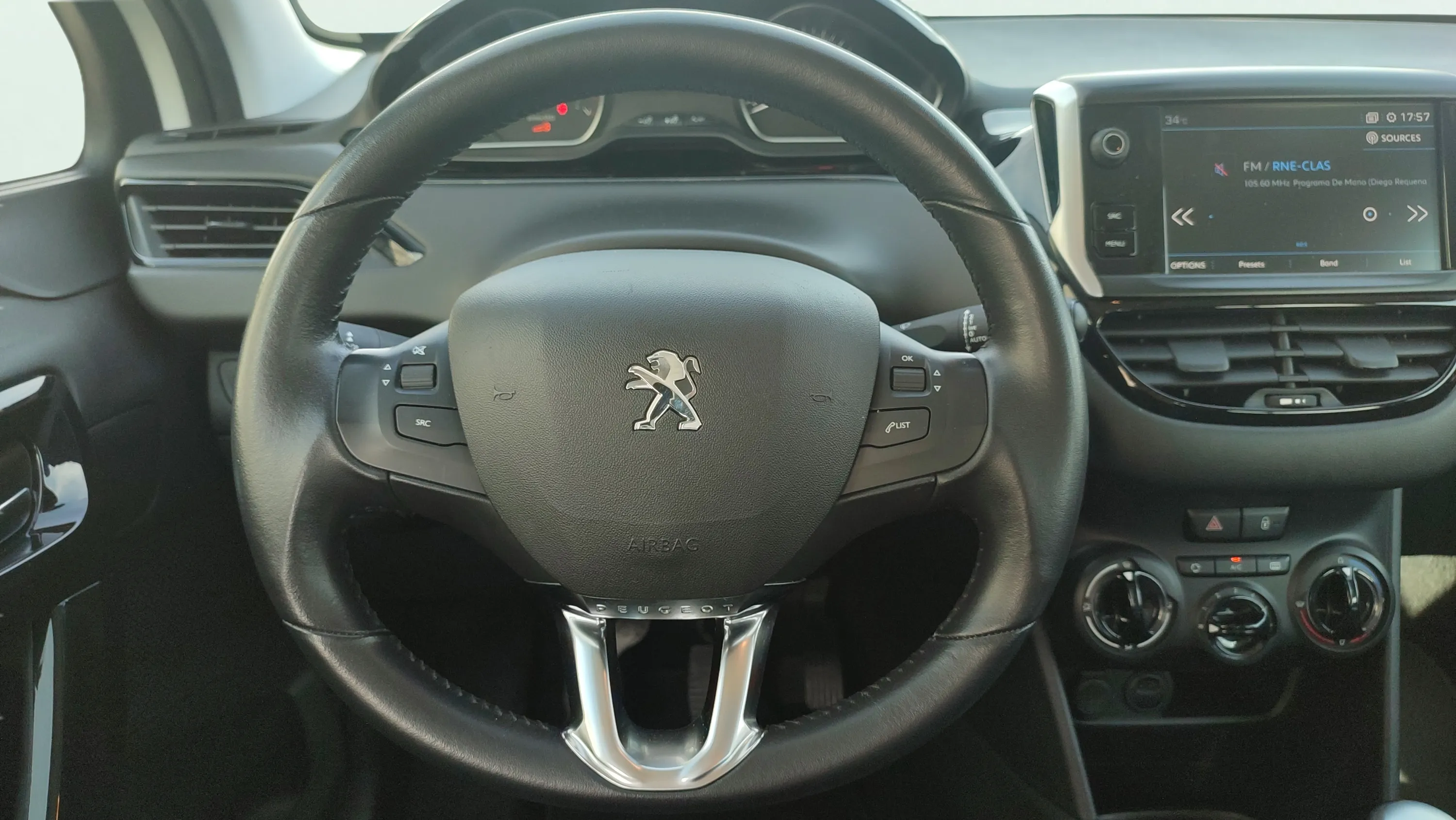 Peugeot 208 Signature 1.2L PureTech - foto 11