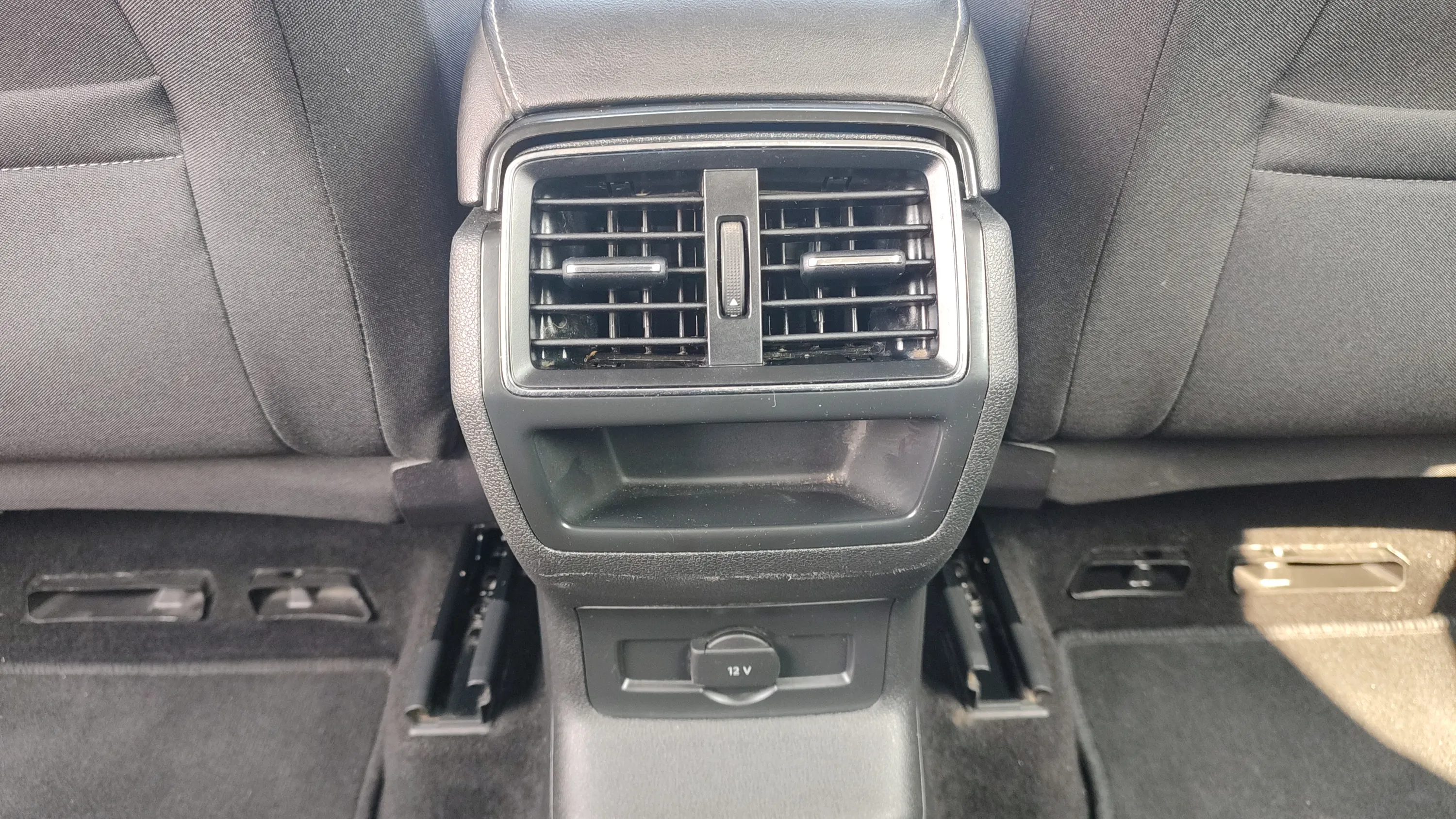 Škoda Karoq 2.0 TDI DSG 4x4 Ambition - foto 20