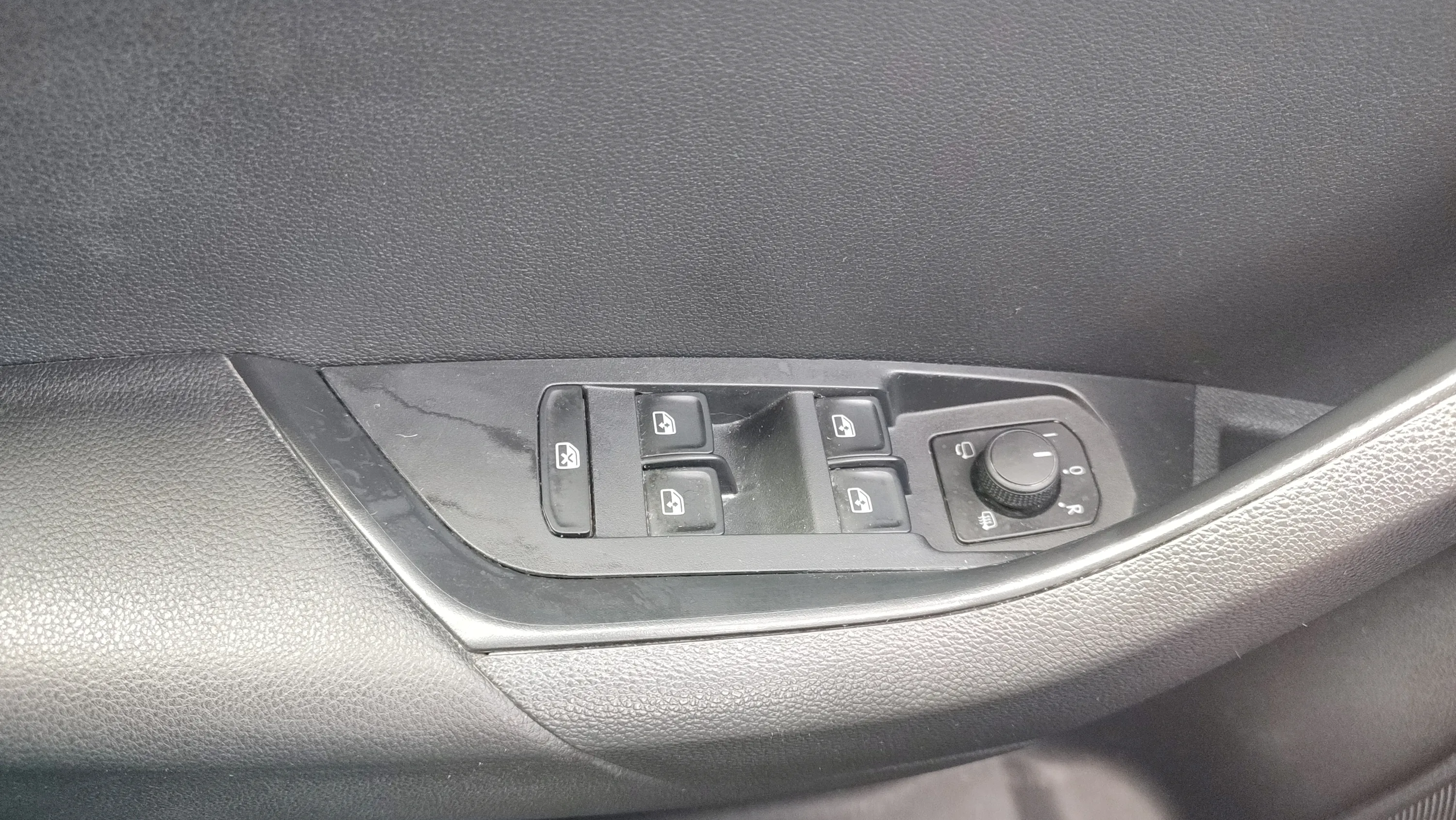 Škoda Karoq 2.0 TDI DSG 4x4 Ambition - foto 19
