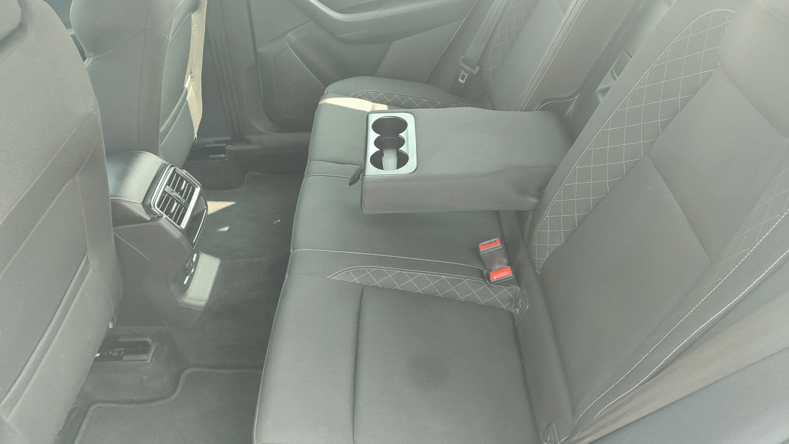 Škoda Karoq 2.0 TDI DSG 4x4 Ambition - foto 27