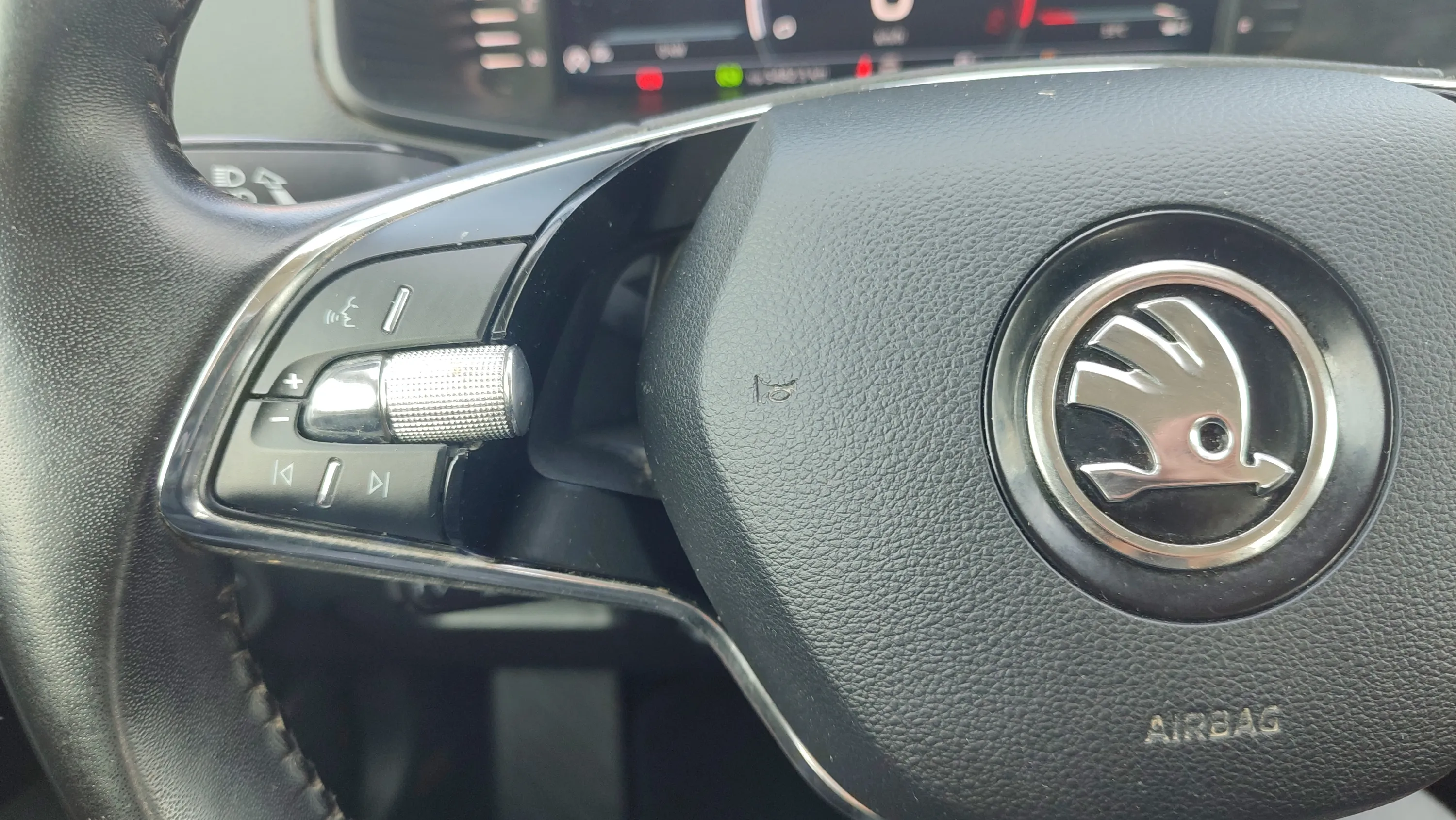 Škoda Karoq 2.0 TDI DSG 4x4 Ambition - foto 12