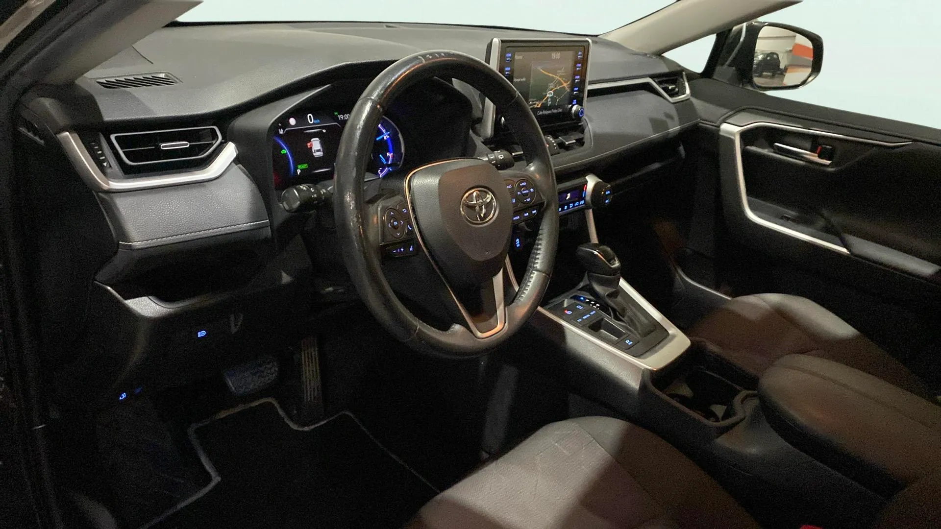 Toyota RAV4 2.5l 220H Advance - foto 12