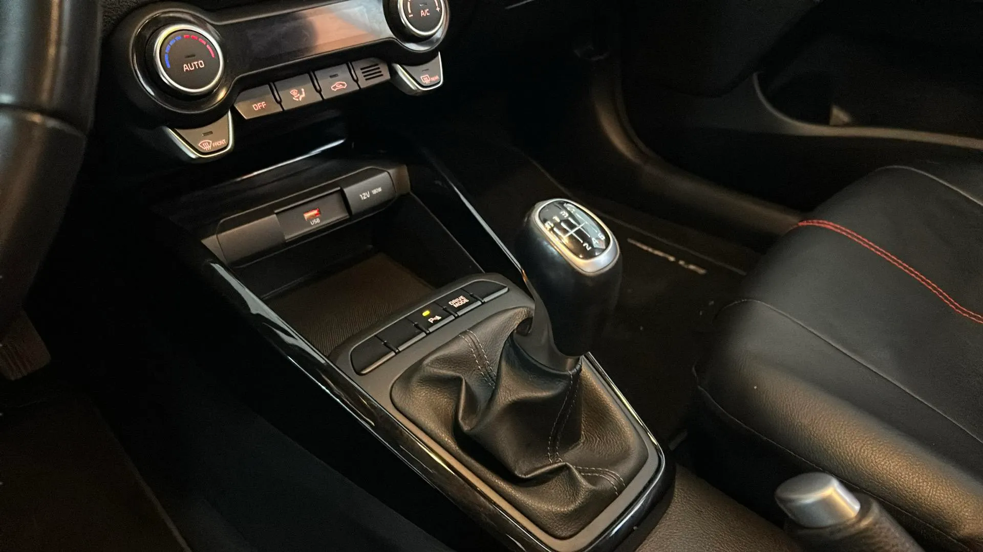 Kia Stonic 1.0 T-GDi MHEV iMT Drive - foto 16
