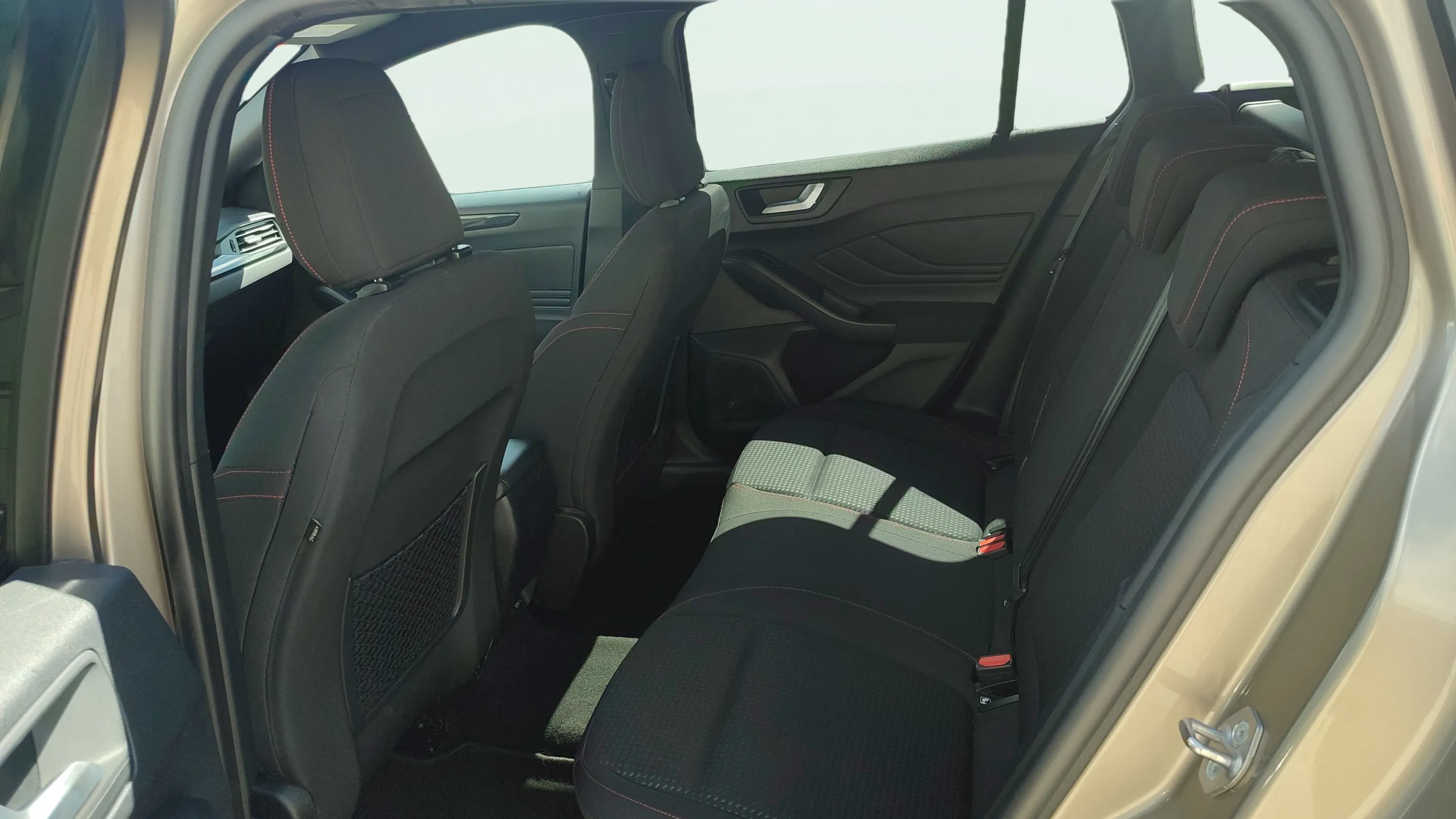 Ford Focus 1.0 EcoBoost ST-Line - foto 16