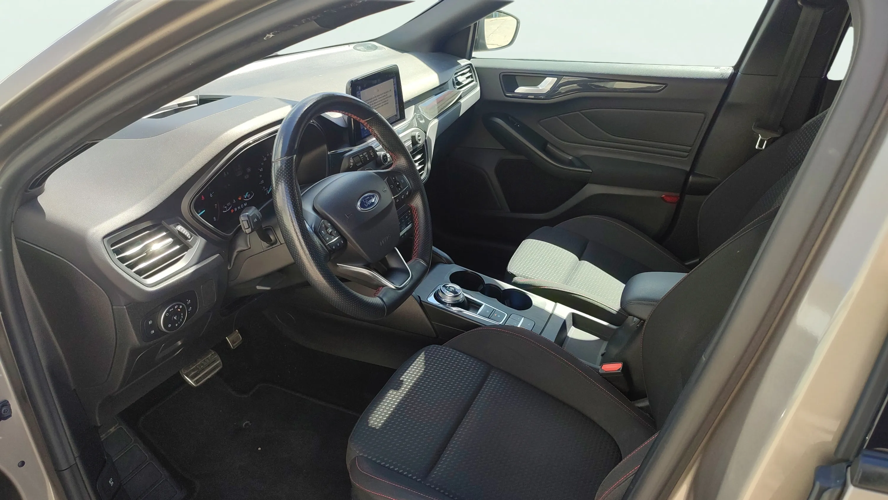 Ford Focus 1.0 EcoBoost ST-Line - foto 9