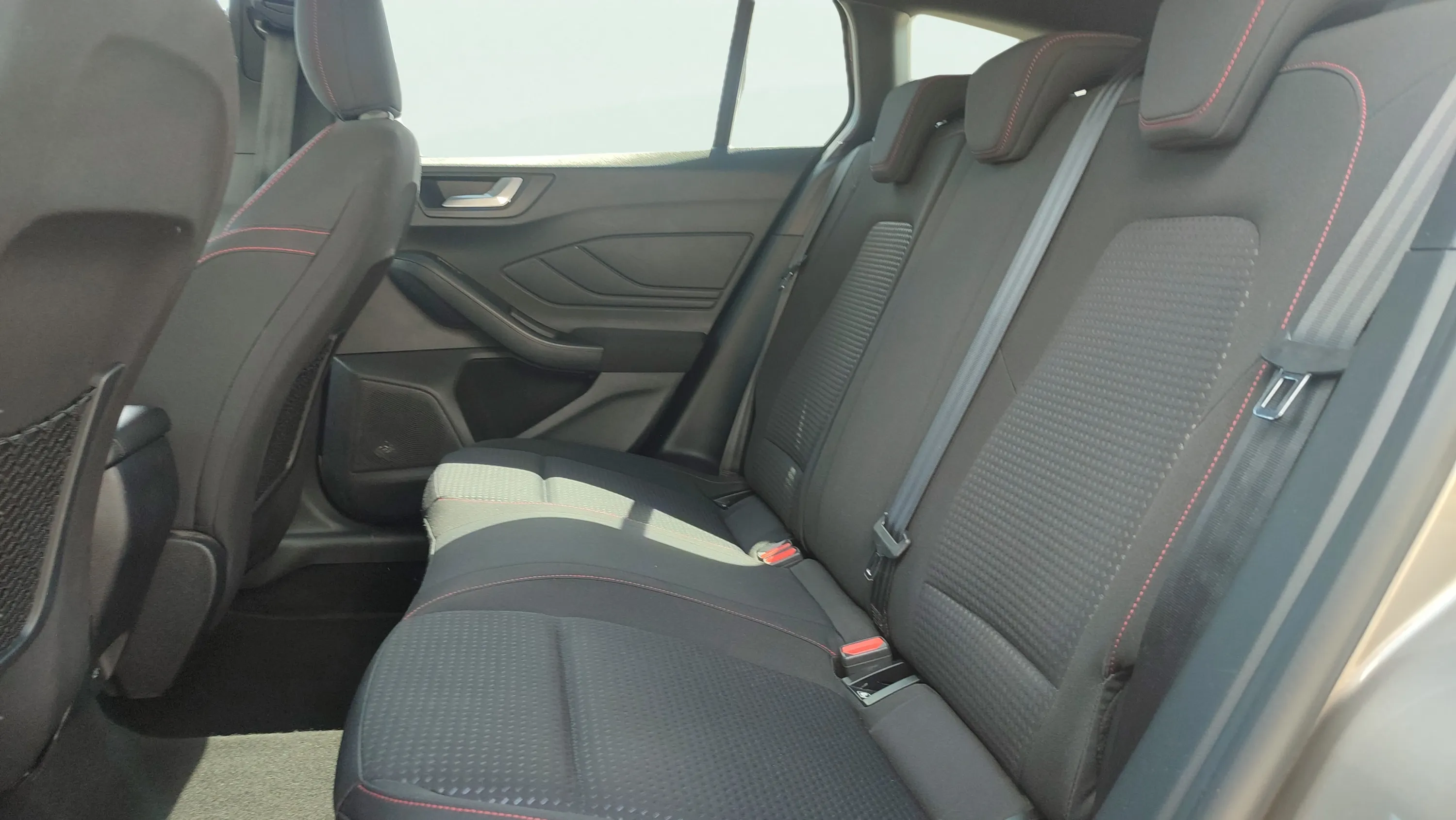 Ford Focus 1.0 EcoBoost ST-Line - foto 17