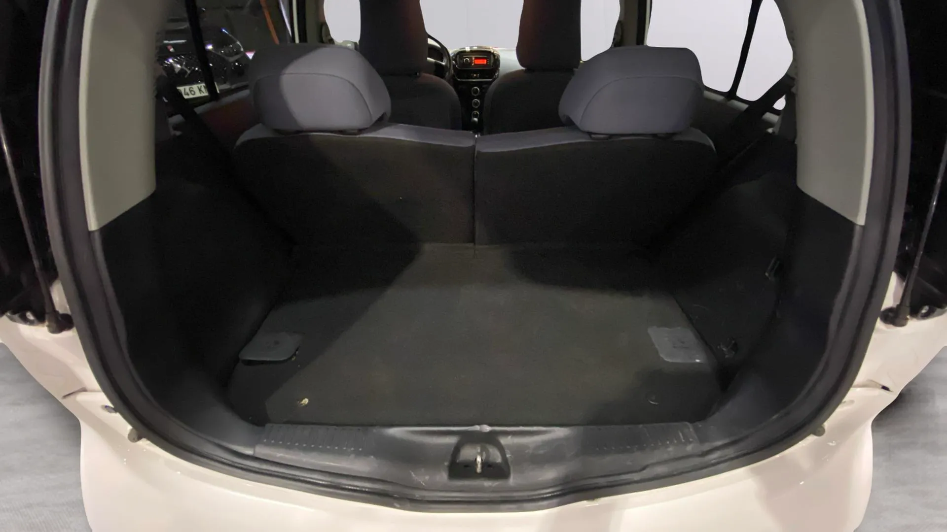 Peugeot iOn - foto 9