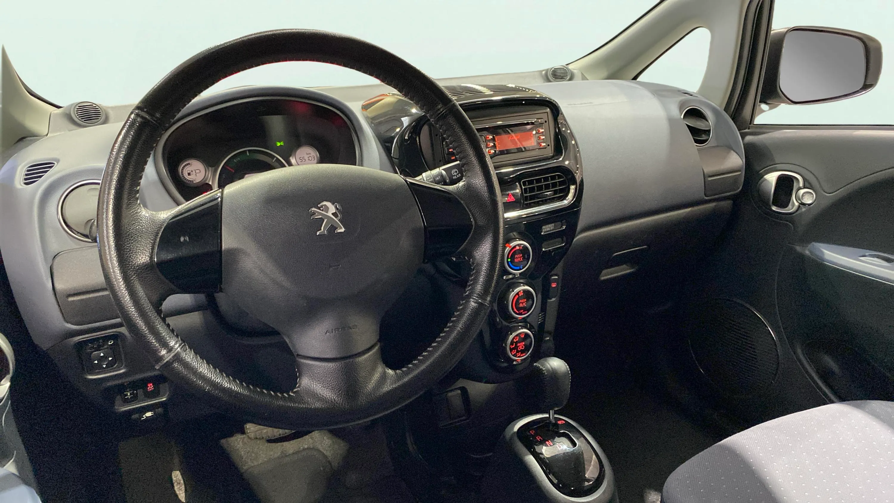 Peugeot iOn - foto 27