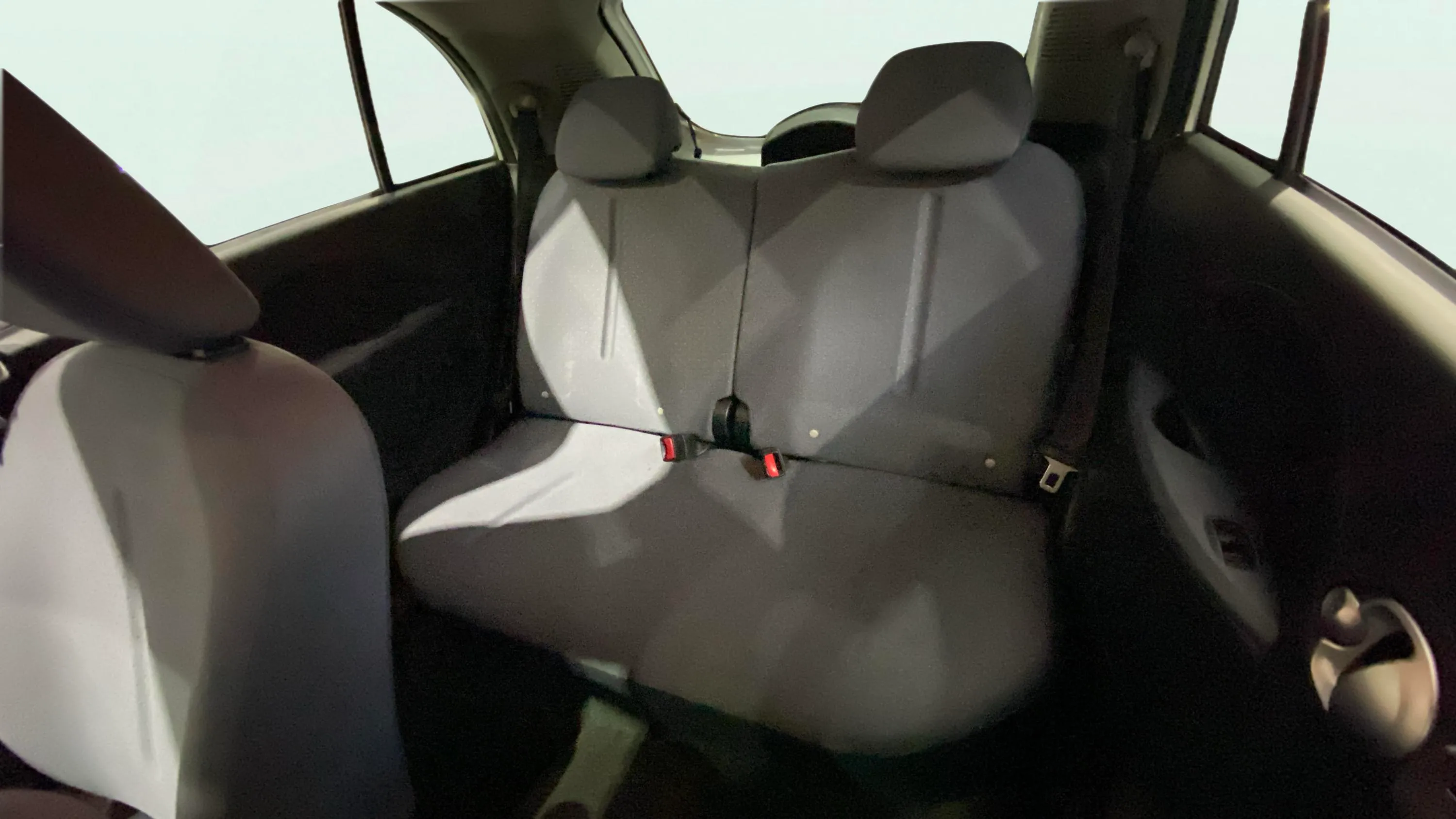 Peugeot iOn - foto 12