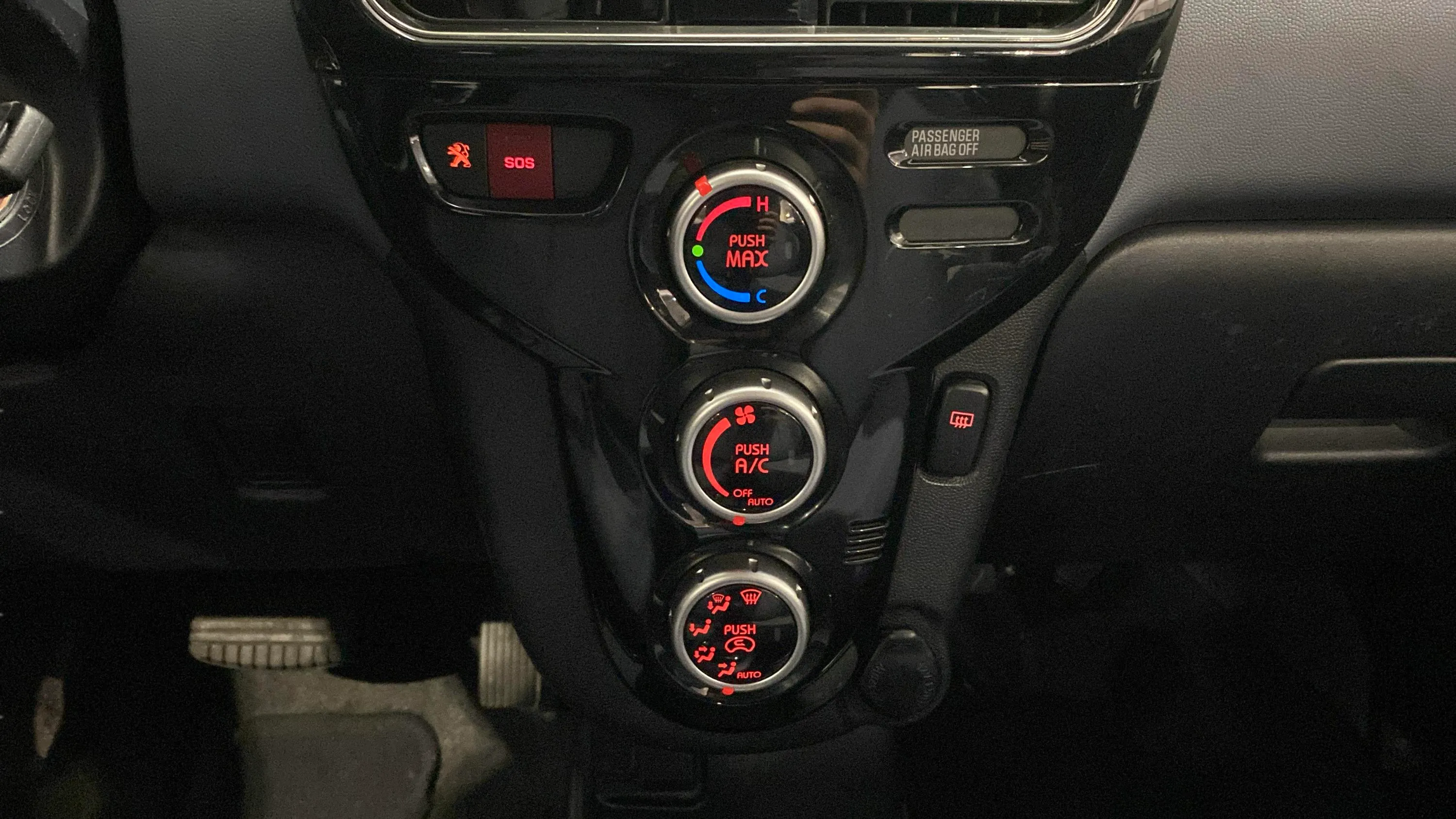 Peugeot iOn - foto 24