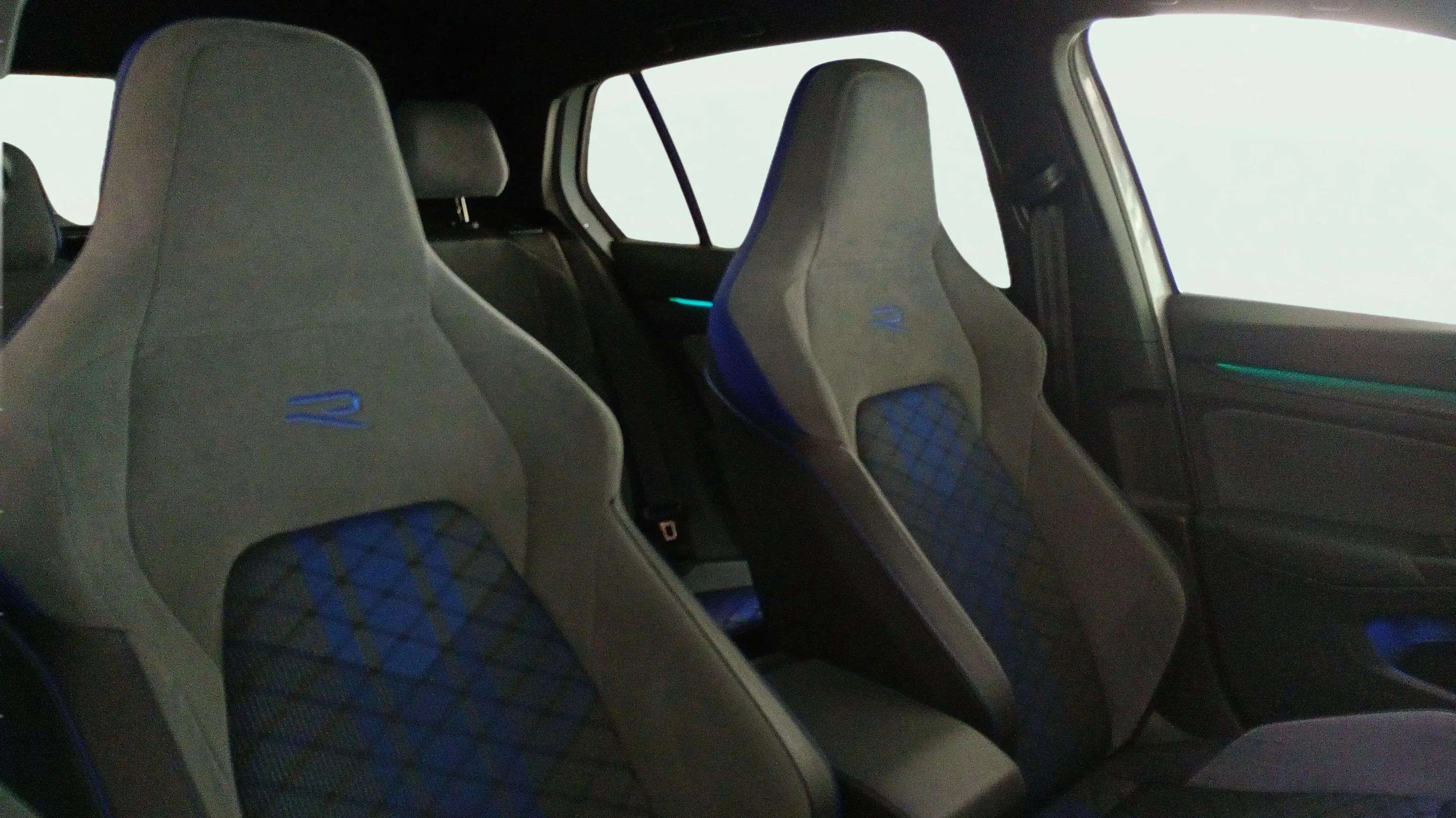 Volkswagen Golf R 2.0 TSI 4Motion DSG - foto 14