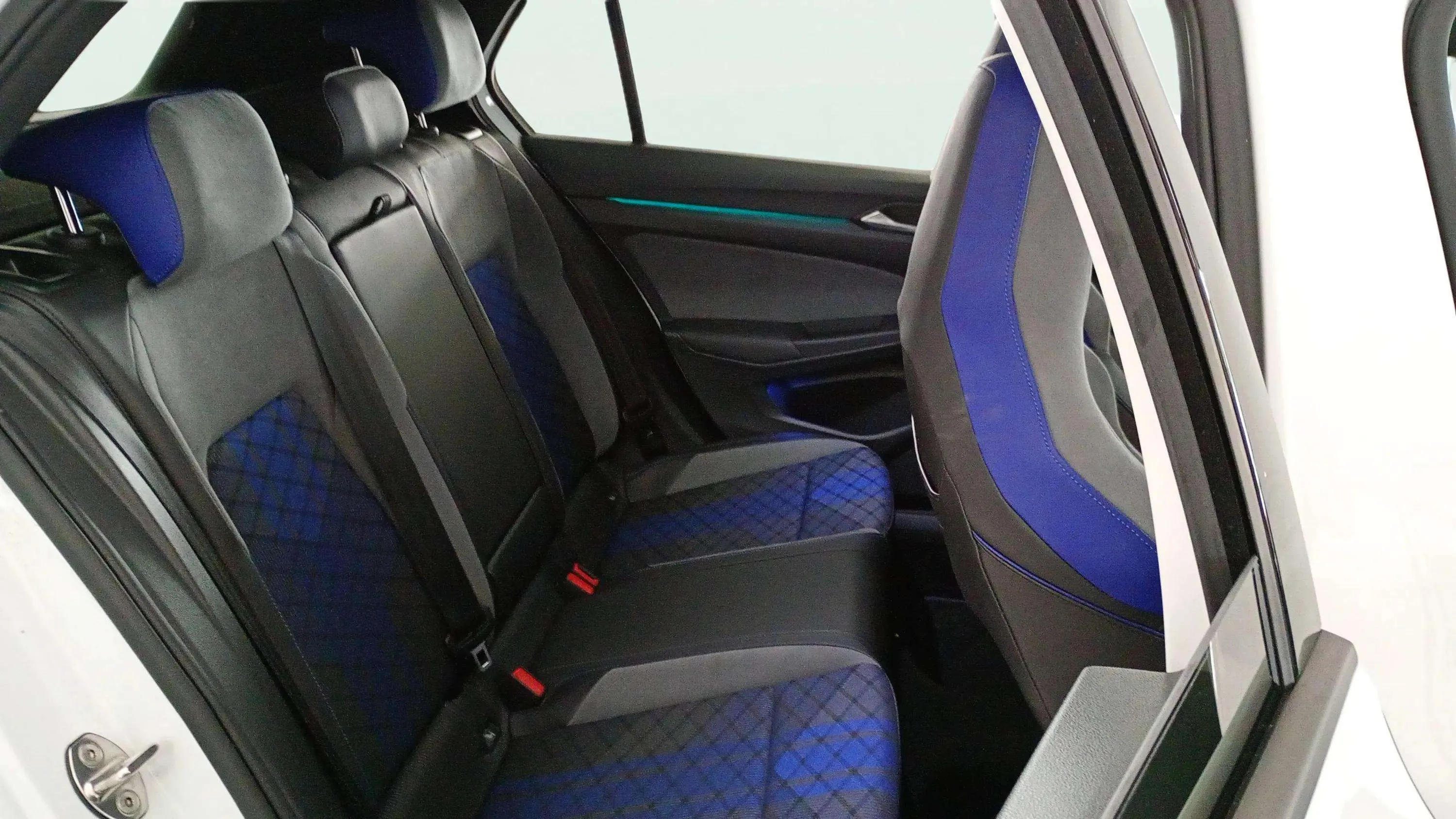 Volkswagen Golf R 2.0 TSI 4Motion DSG - foto 12