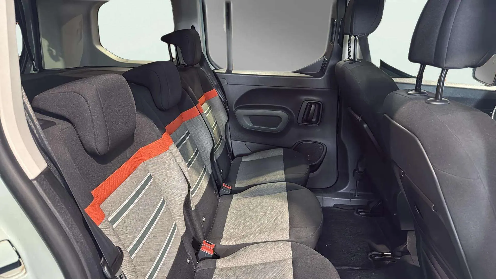 Citroën Berlingo Talla M BlueHDi 130 100 AÑOS - foto 17