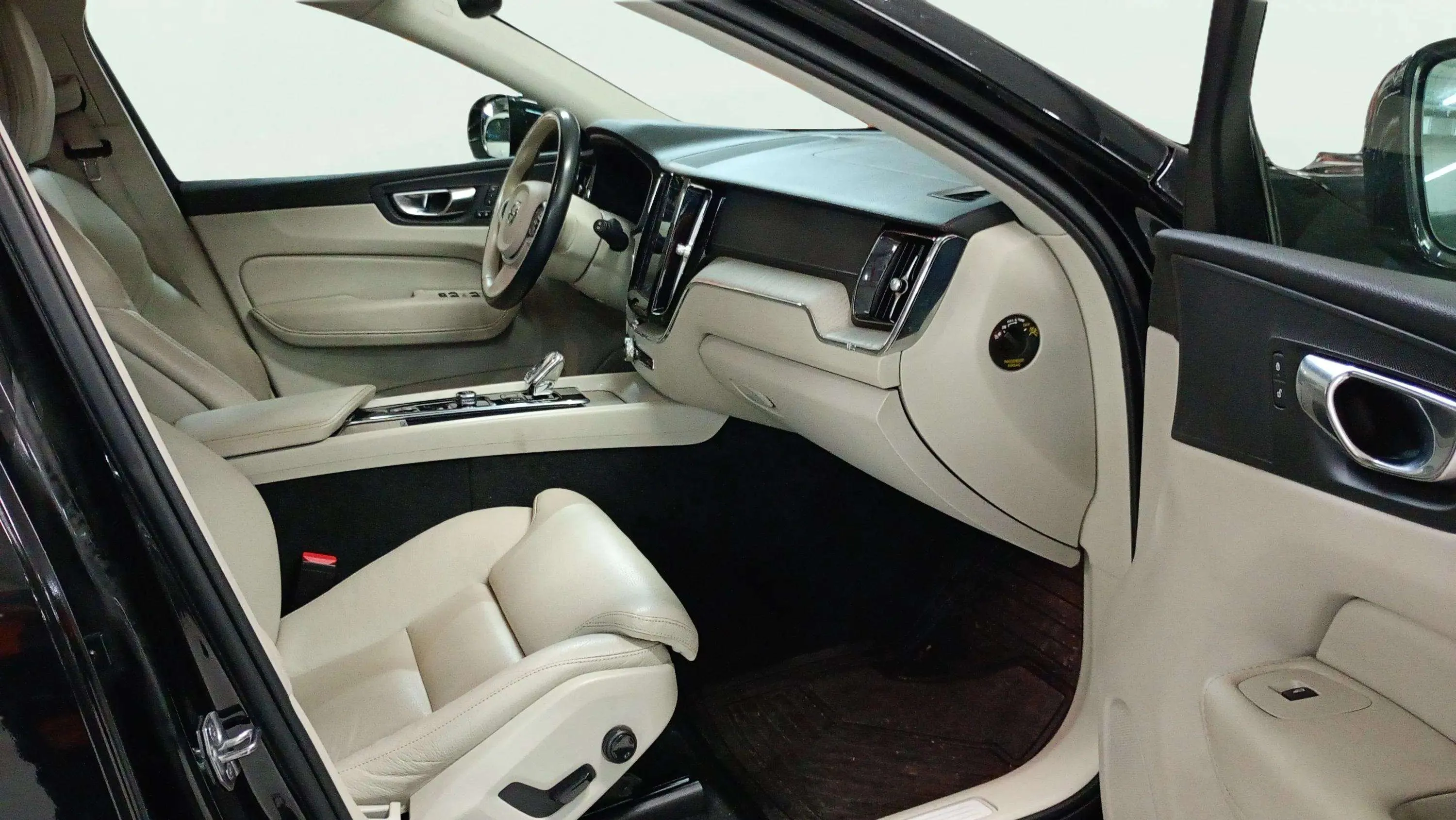 Volvo XC60 2.0 B4 D AWD Business Plus - foto 13