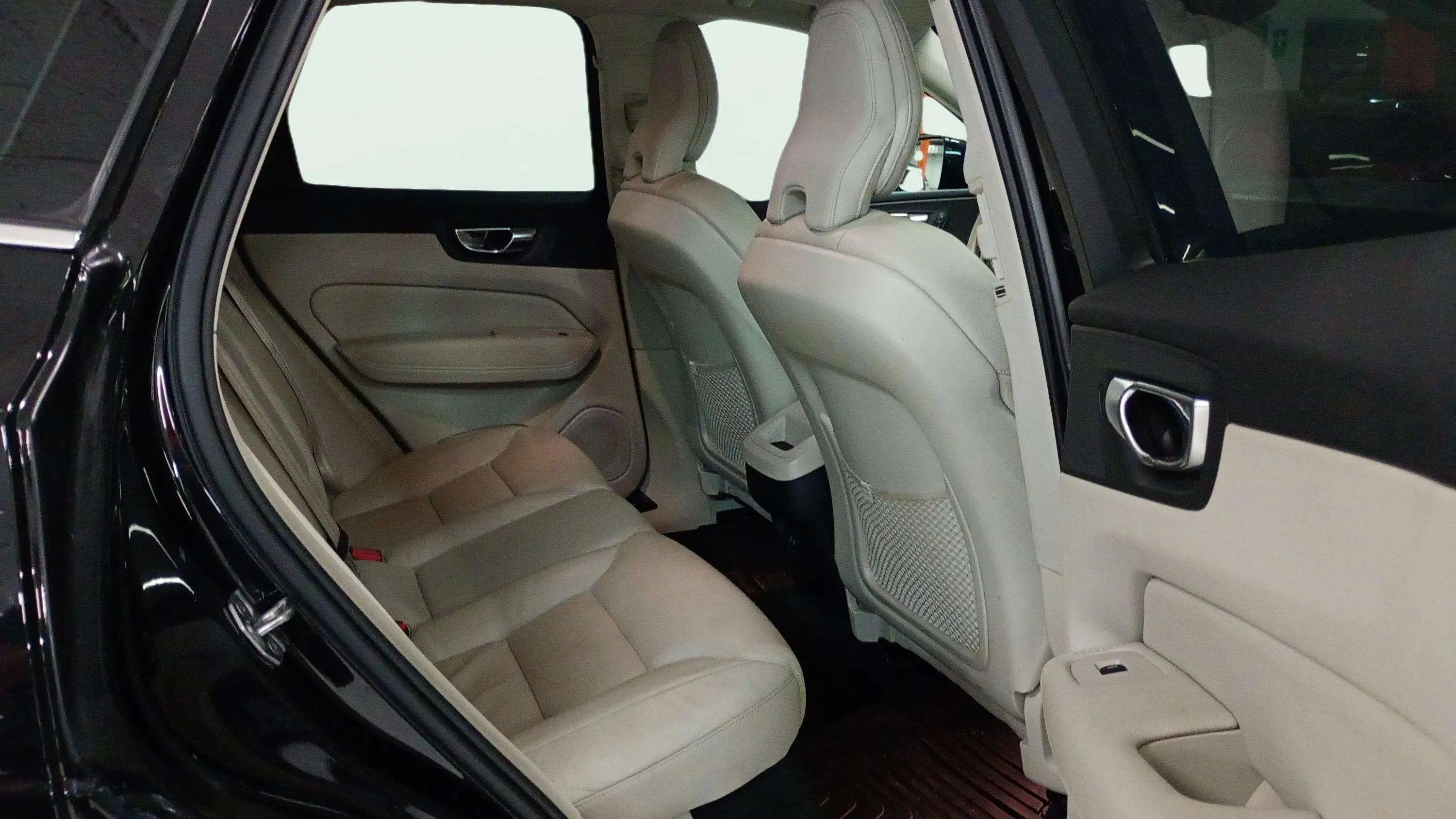 Volvo XC60 2.0 B4 D AWD Business Plus - foto 14