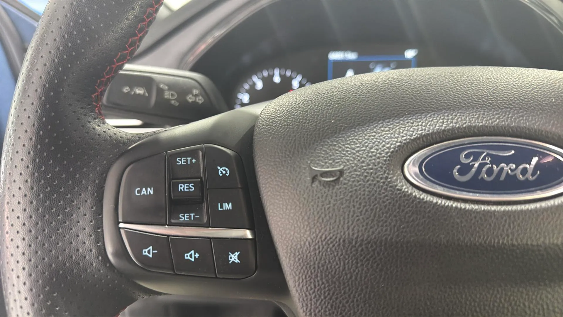 Ford Focus 1.0 EcoBoost MHEV ST-Line - foto 14