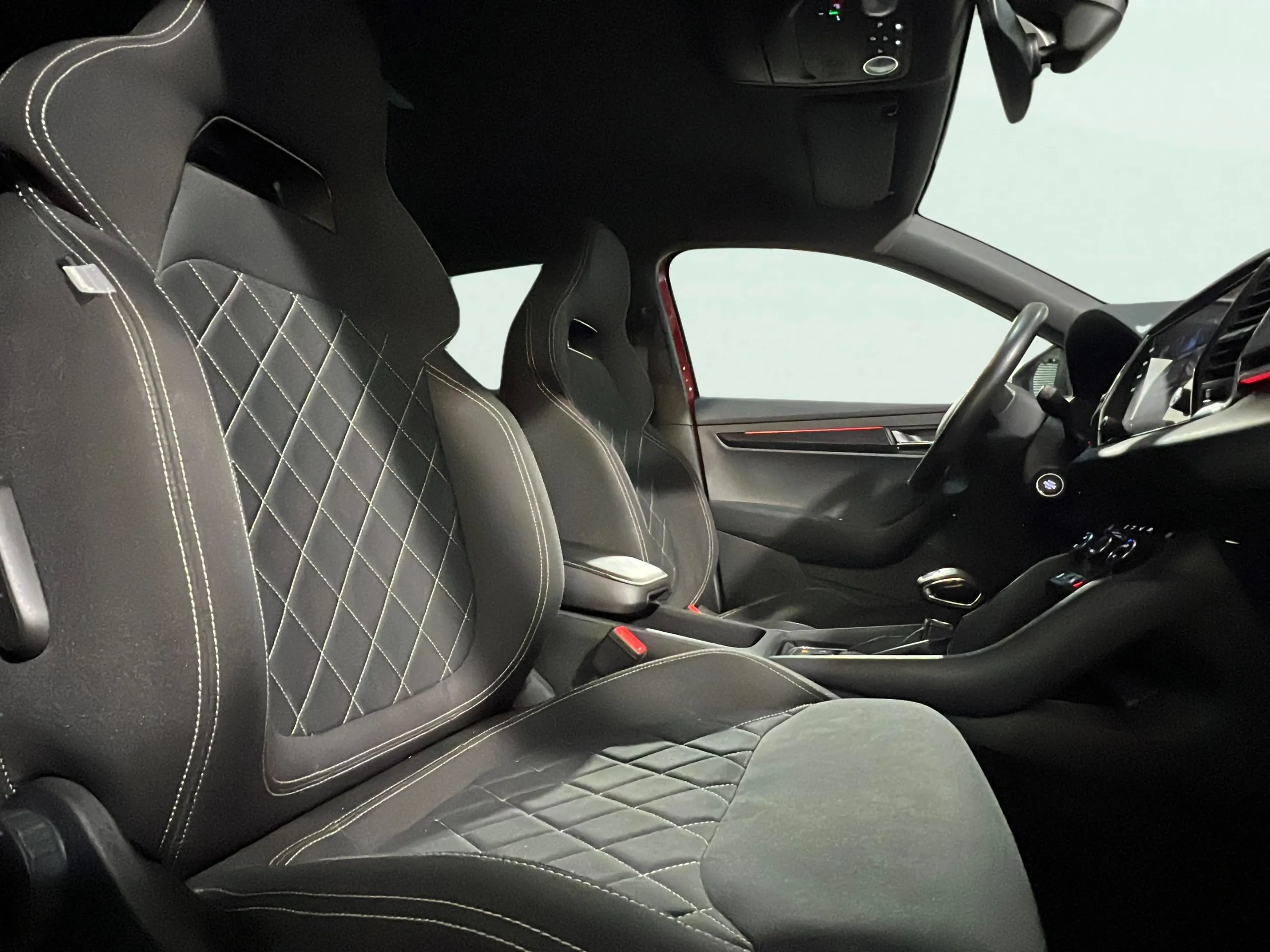 Škoda Karoq 1.5 TSI DSG ACT 125 Aniv - foto 17