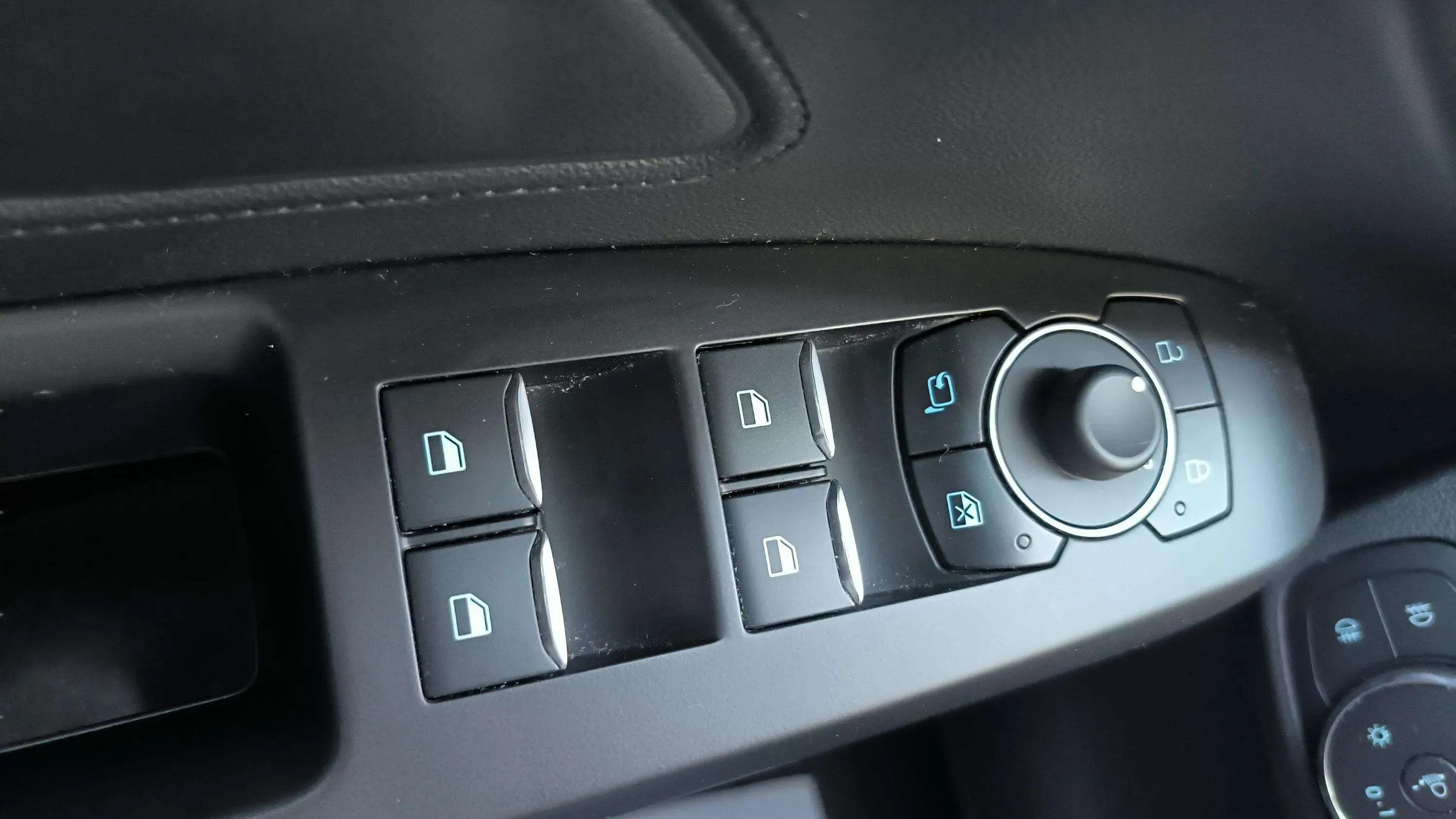 Ford Focus 1.0 EcoBoost MHEV Active SB - foto 24