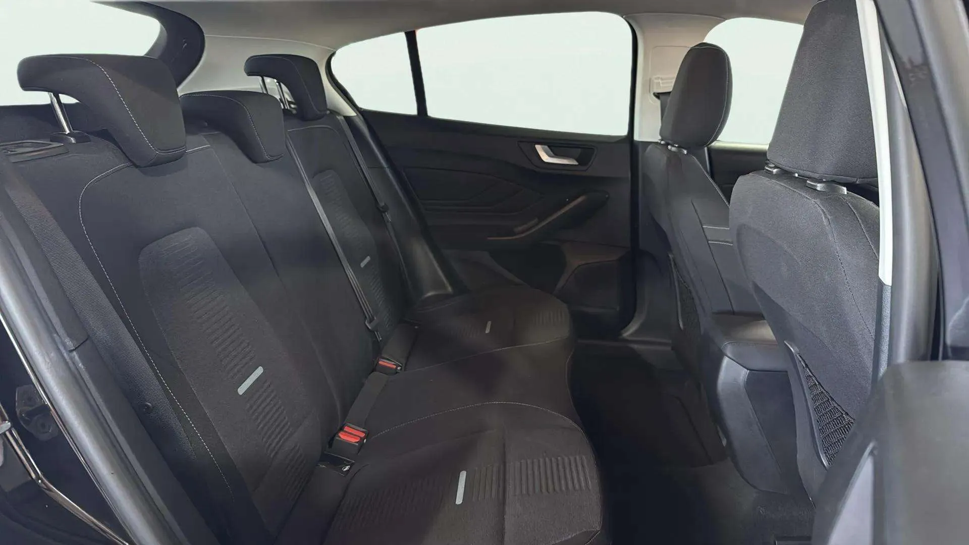 Ford Focus 1.0 EcoBoost MHEV Active - foto 27