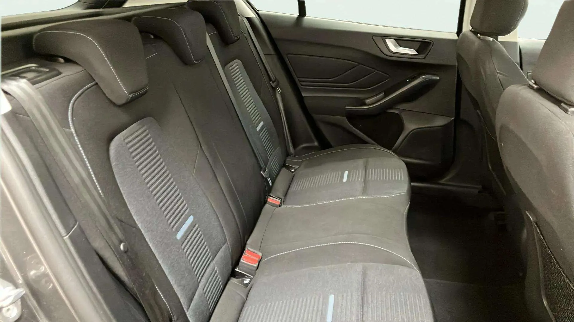 Ford Focus 1.0 EcoBoost MHEV Active - foto 11