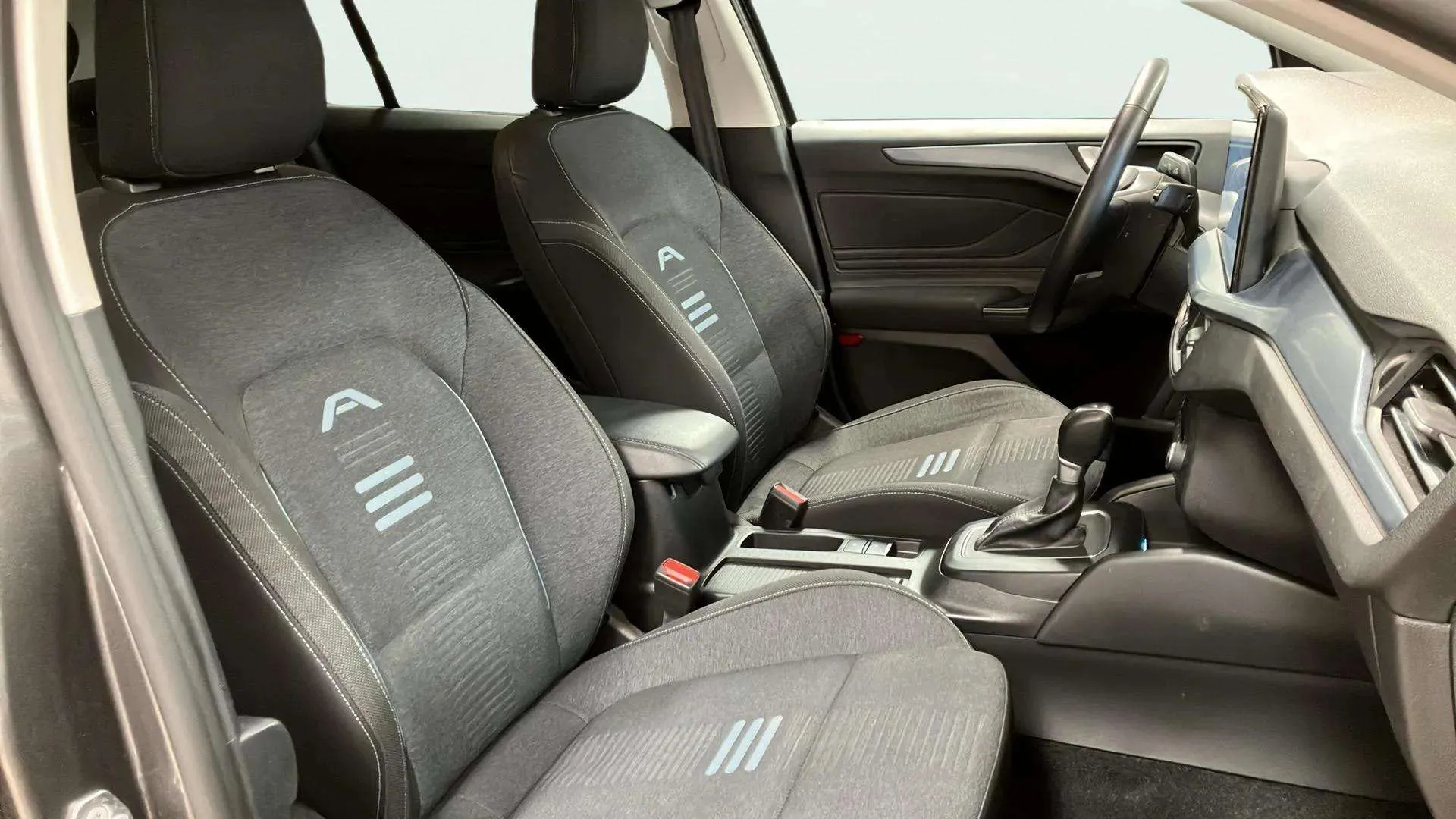 Ford Focus 1.0 EcoBoost MHEV Active - foto 12