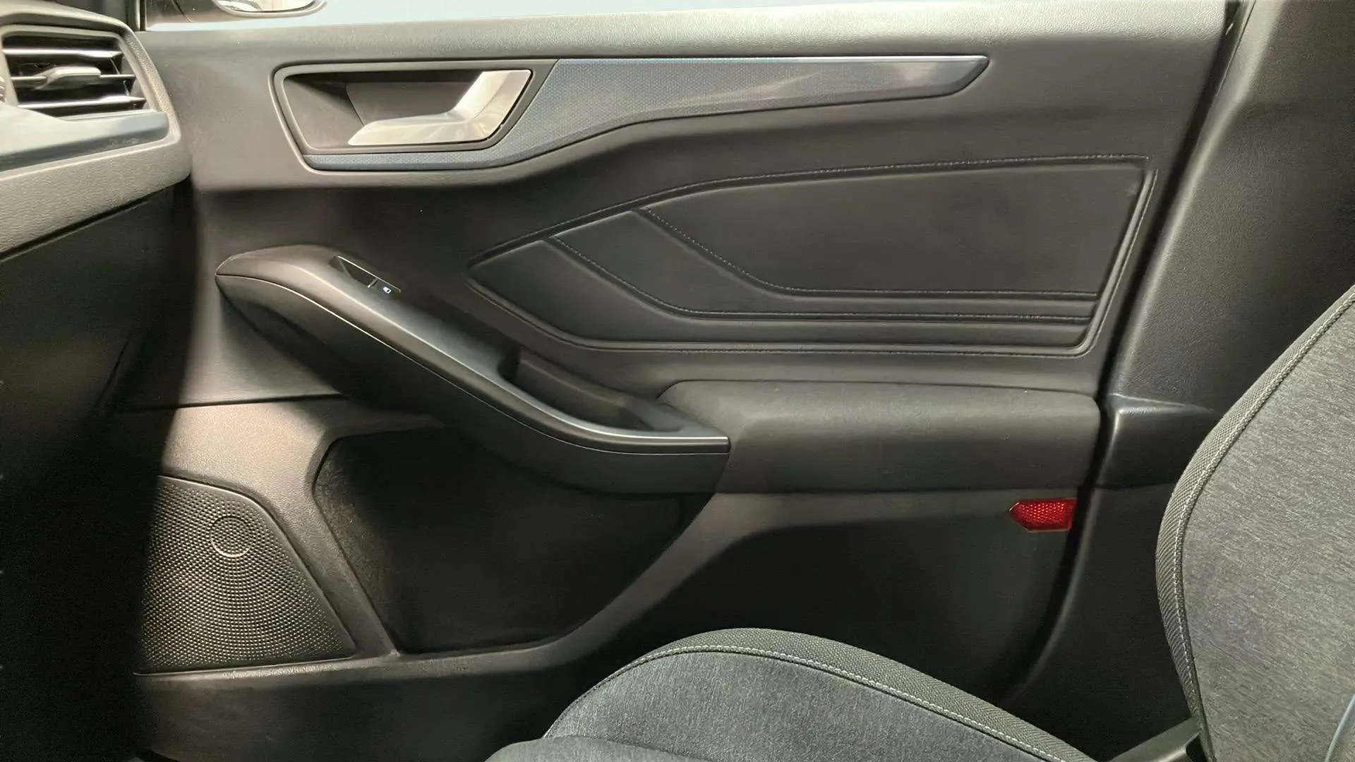Ford Focus 1.0 EcoBoost MHEV Active - foto 15