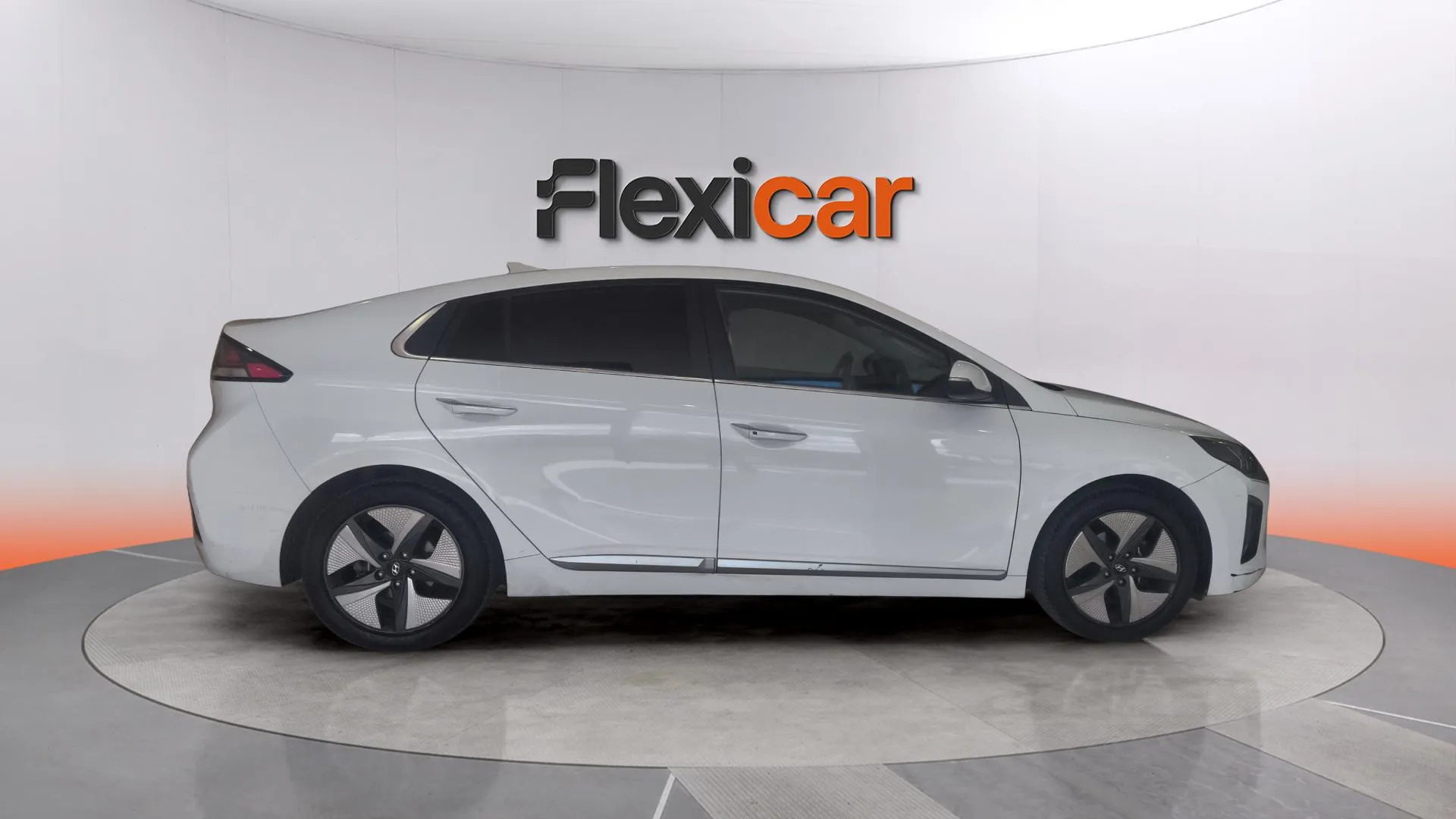 Hyundai Ioniq 1.6 GDI HEV Klass DCT - foto 3