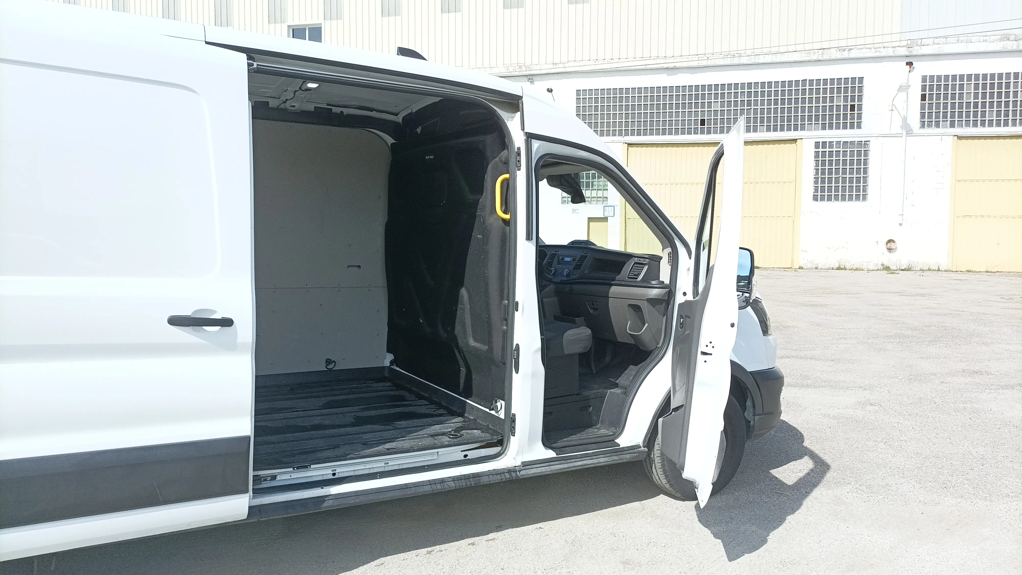 Ford Transit 1995 cm³ - foto 18