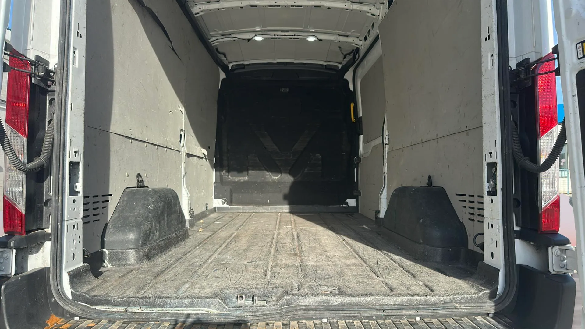 Ford Transit 1995 cm³ - foto 16