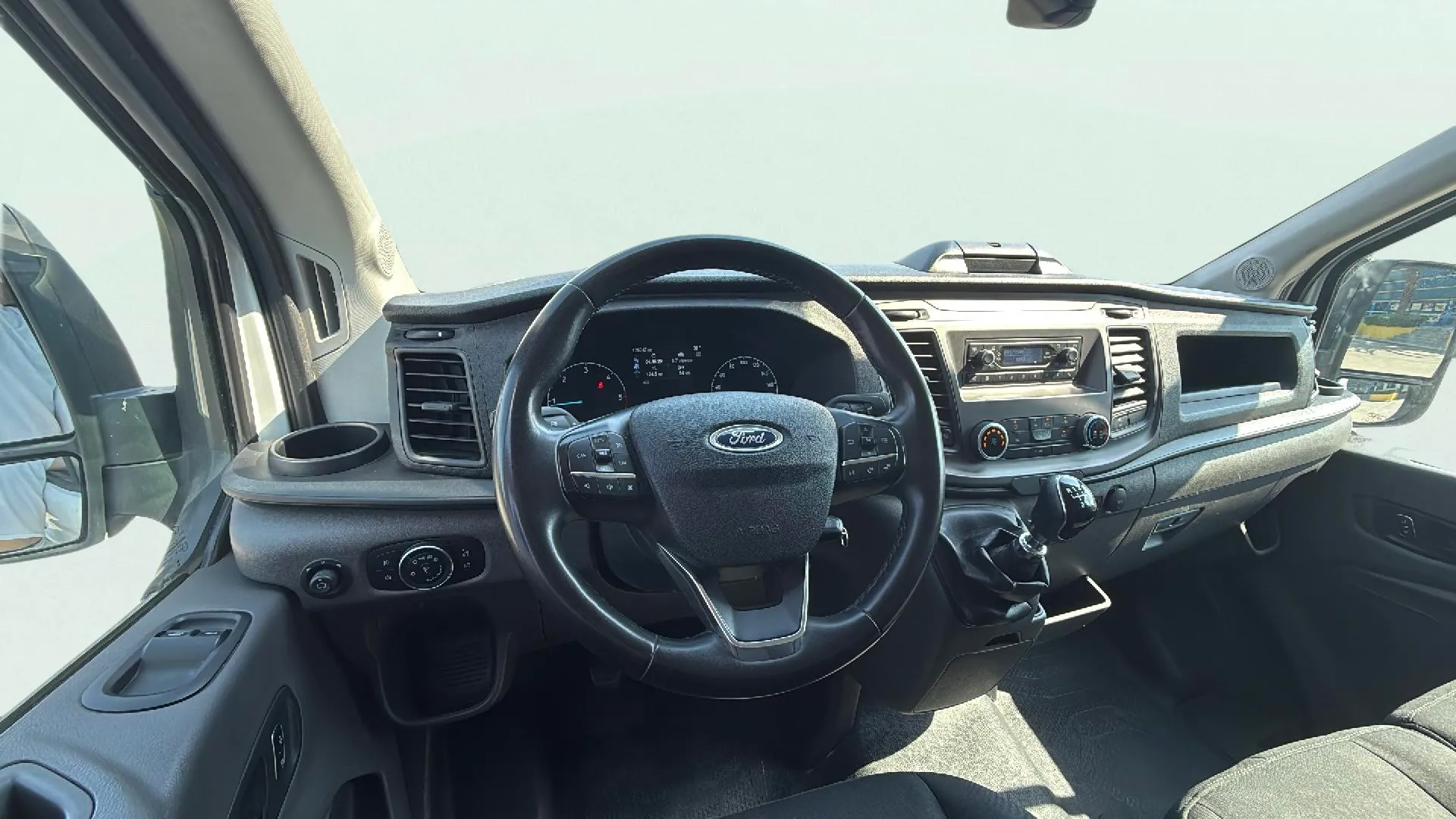 Ford Transit 1995 cm³ - foto 12