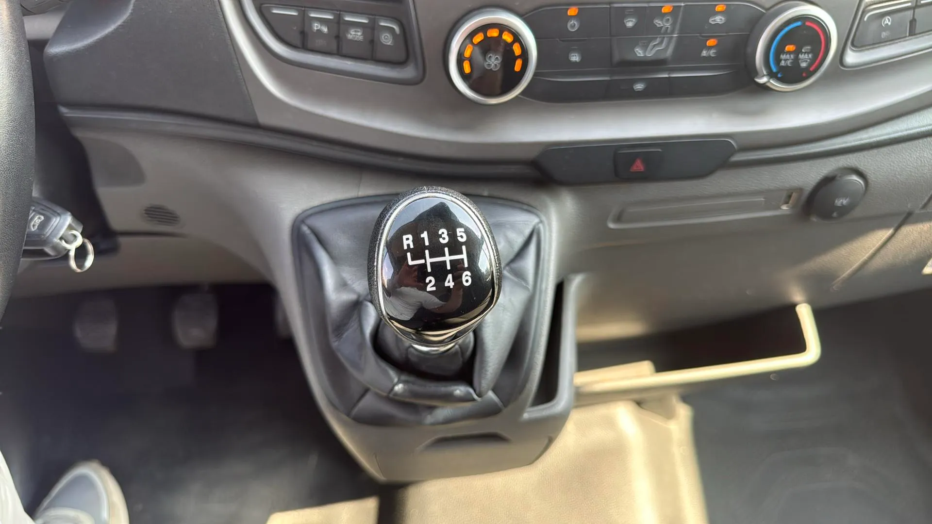 Ford Transit 1995 cm³ - foto 18