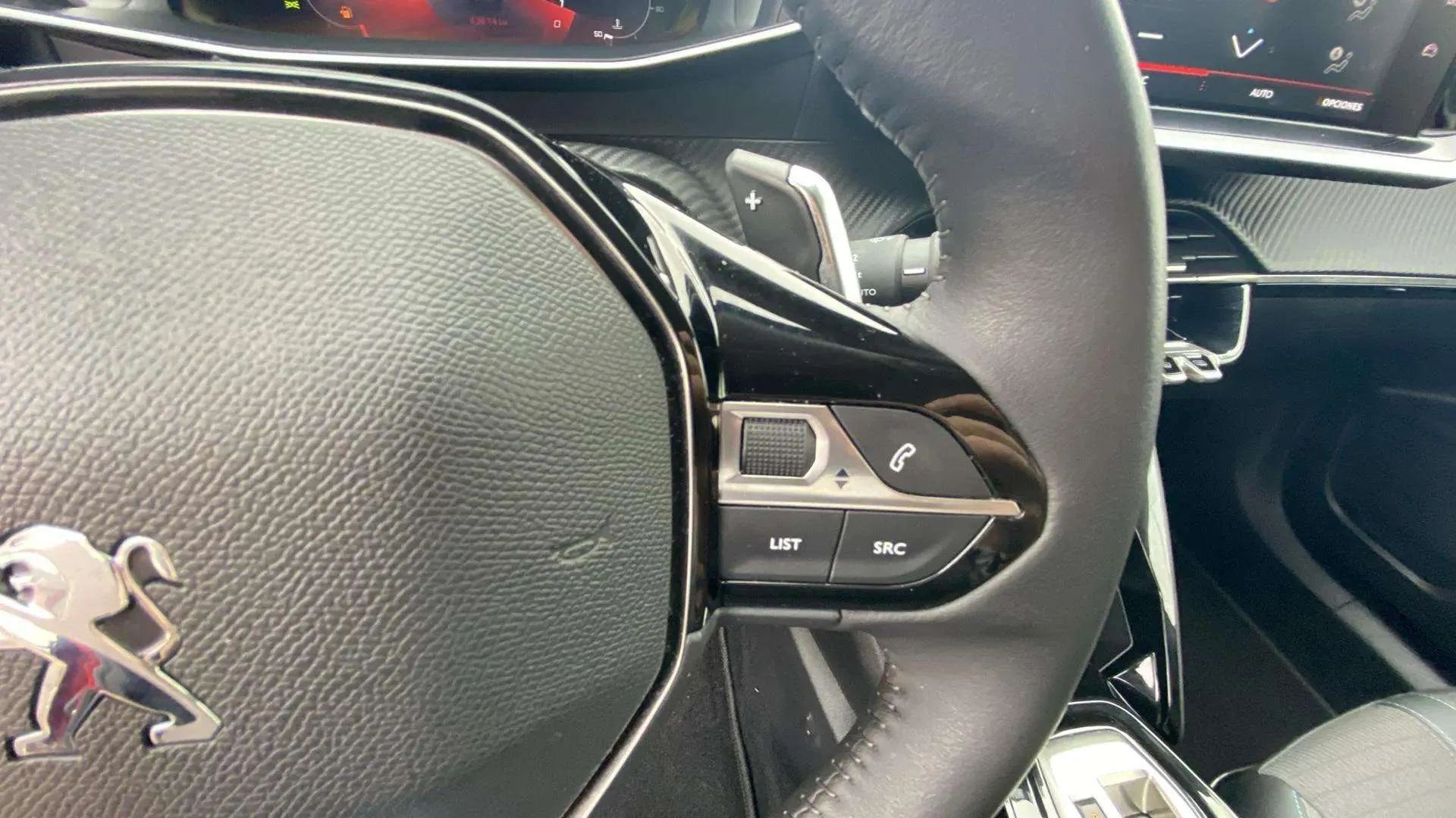 Peugeot 2008 Allure Pack PureTech 130 EAT8 - foto 18
