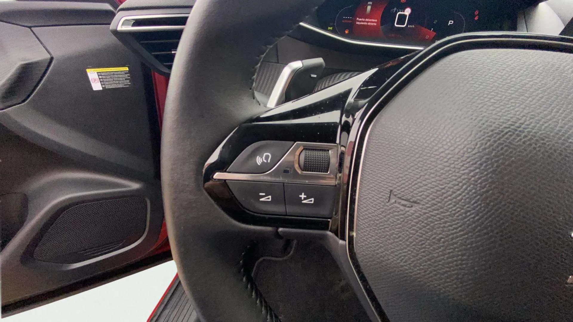 Peugeot 2008 Allure Pack PureTech 130 EAT8 - foto 17