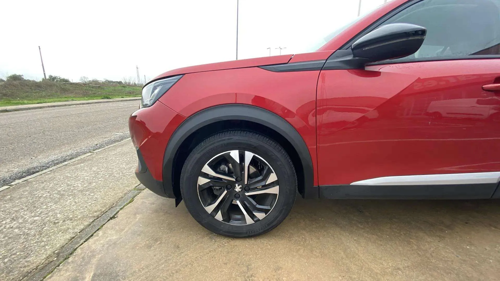 Peugeot 2008 Allure Pack PureTech 130 EAT8 - foto 15
