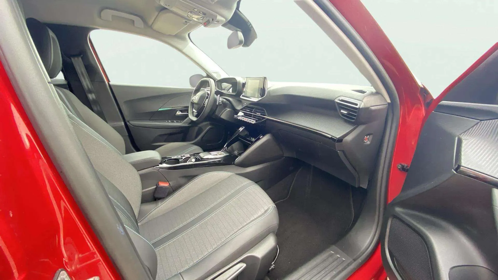 Peugeot 2008 Allure Pack PureTech 130 EAT8 - foto 13